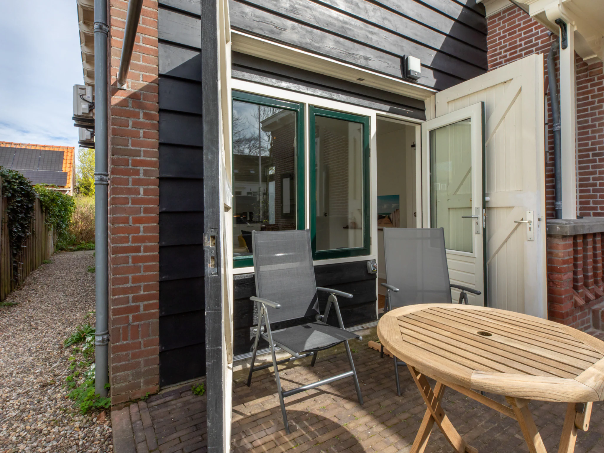 Foto's Modern vakantiehuis met tuin - Belvilla by Oyo