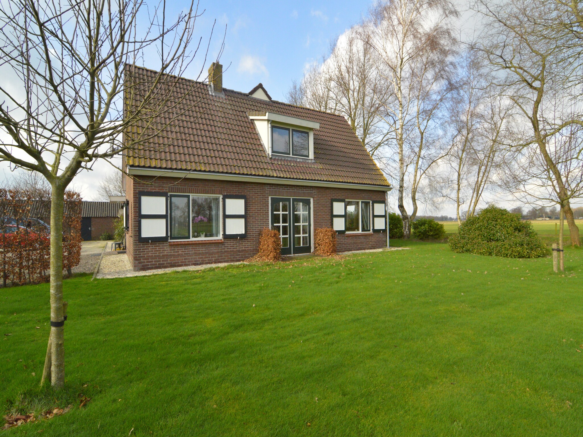 Foto's Vrijstaande sfeervolle woonboerderij met tuin - Belvilla by Oyo