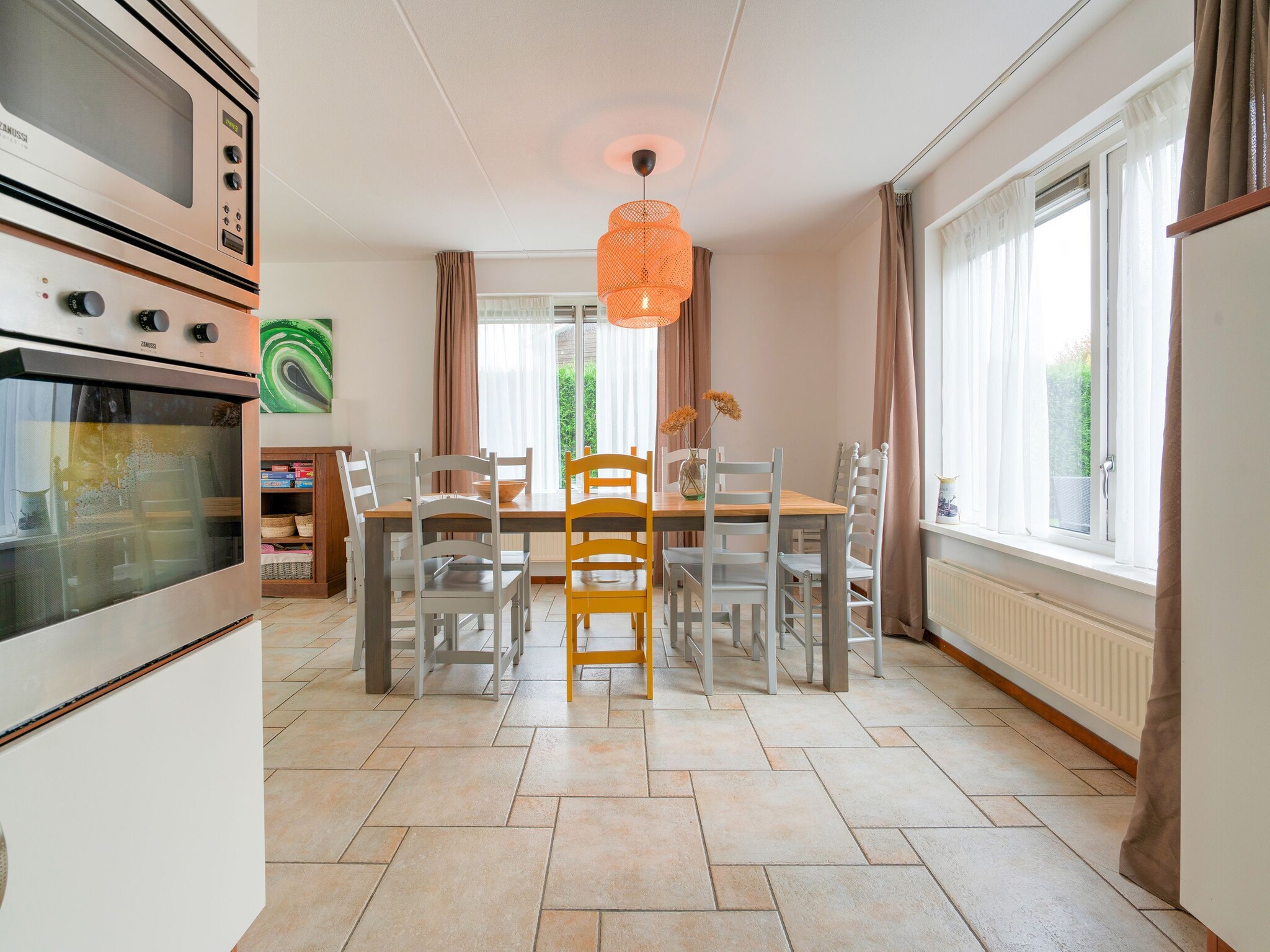 Foto's Aangenaam vakantiehuis in Zeewolde met gedeeld zwembad - Belvilla by Oyo