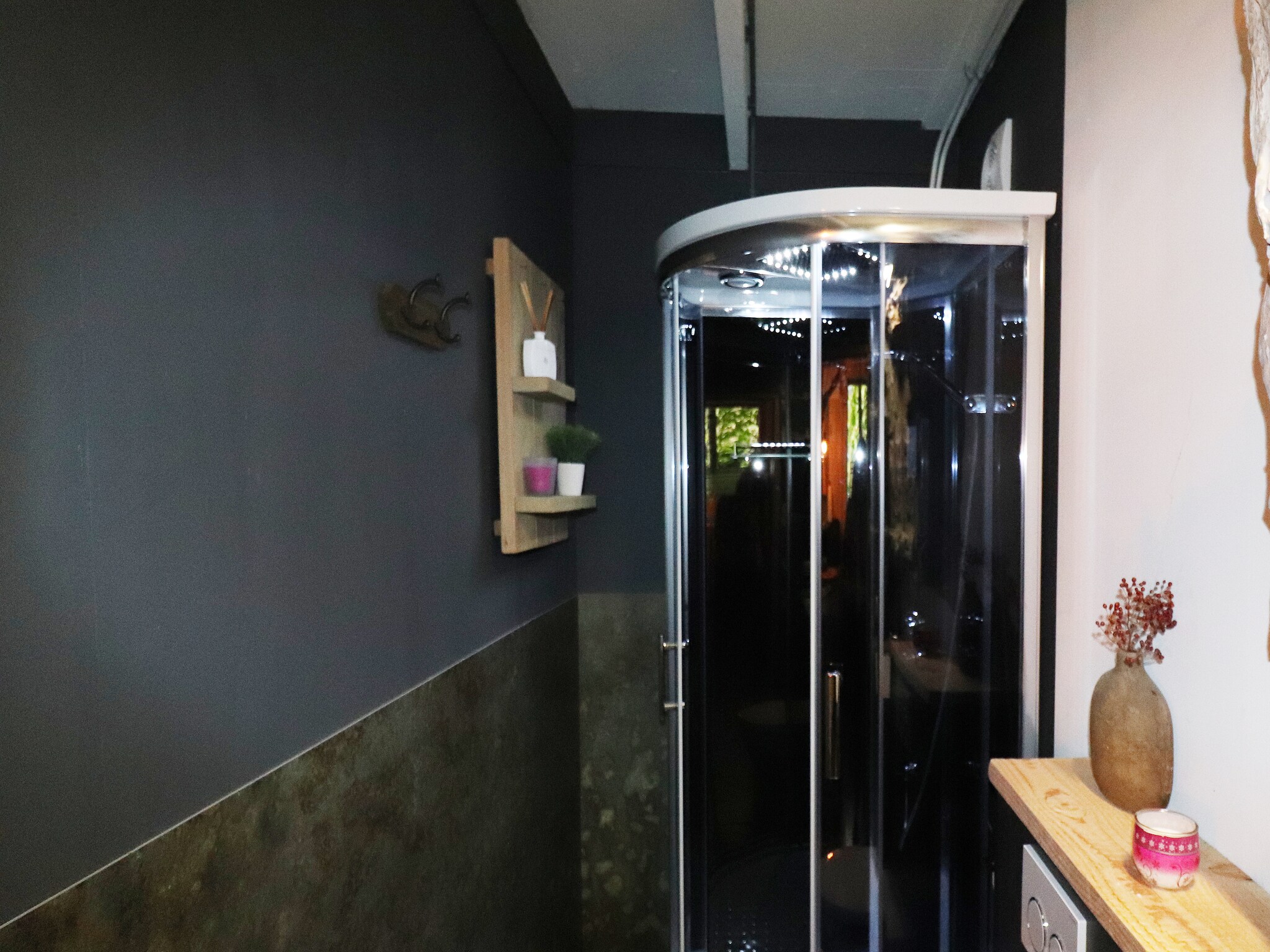 Foto's Eigentijds uniek Atelier met hottub aan het Pieterpad. - Belvilla by Oyo