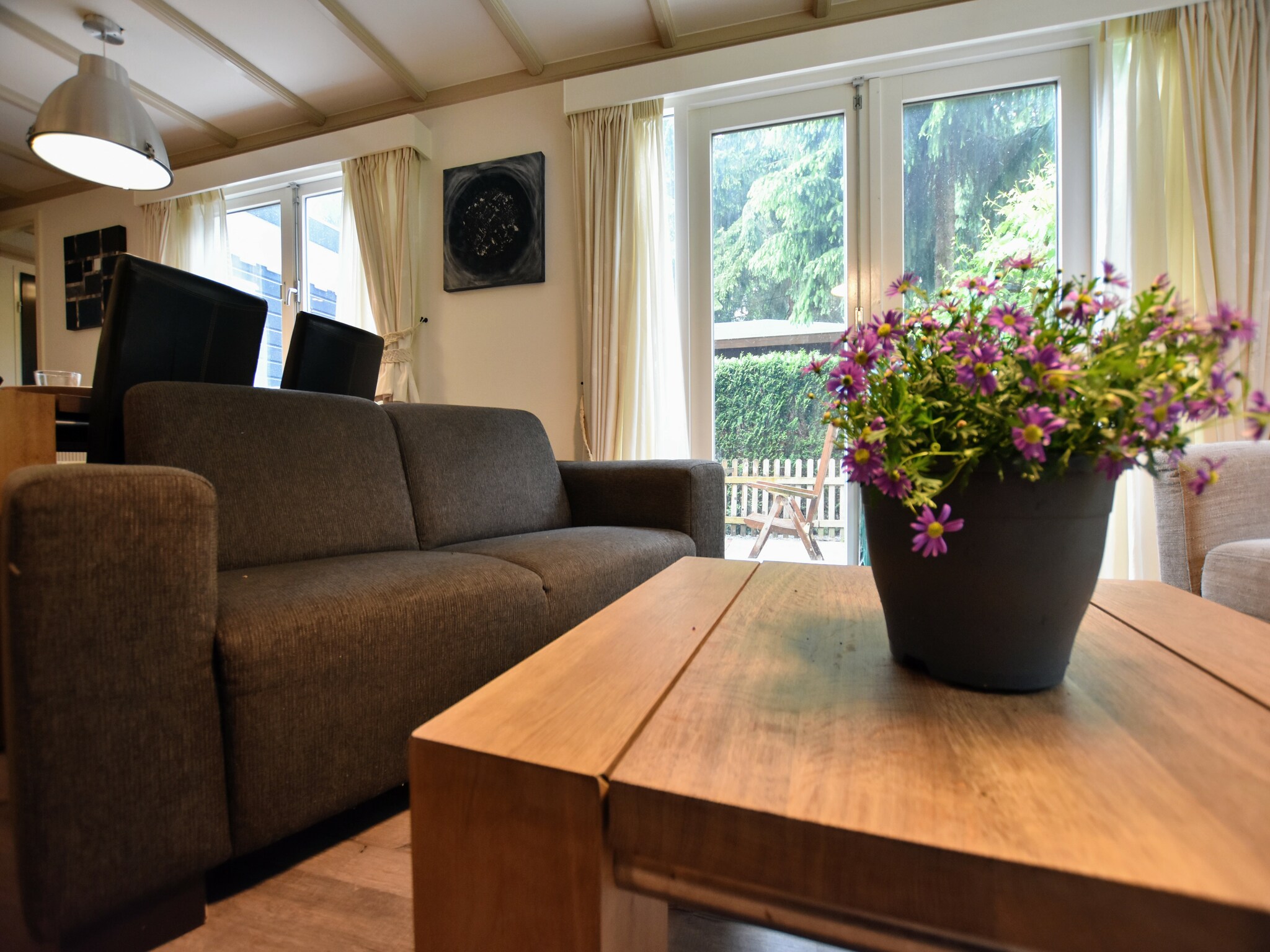 Foto's Chalet met eigen tuin en terrassen - Belvilla by Oyo