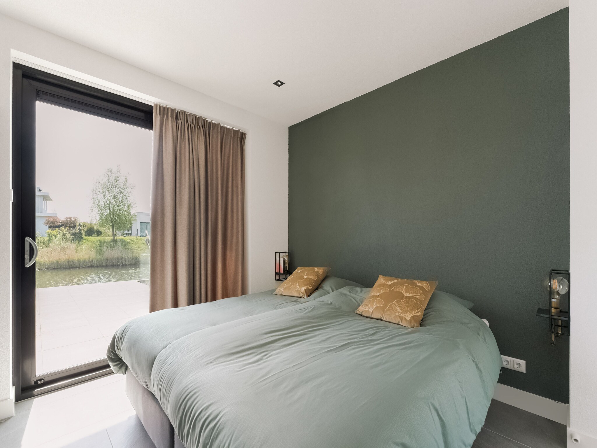 Foto's Heerlijke villa in Harderhaven met een terras - Belvilla by Oyo