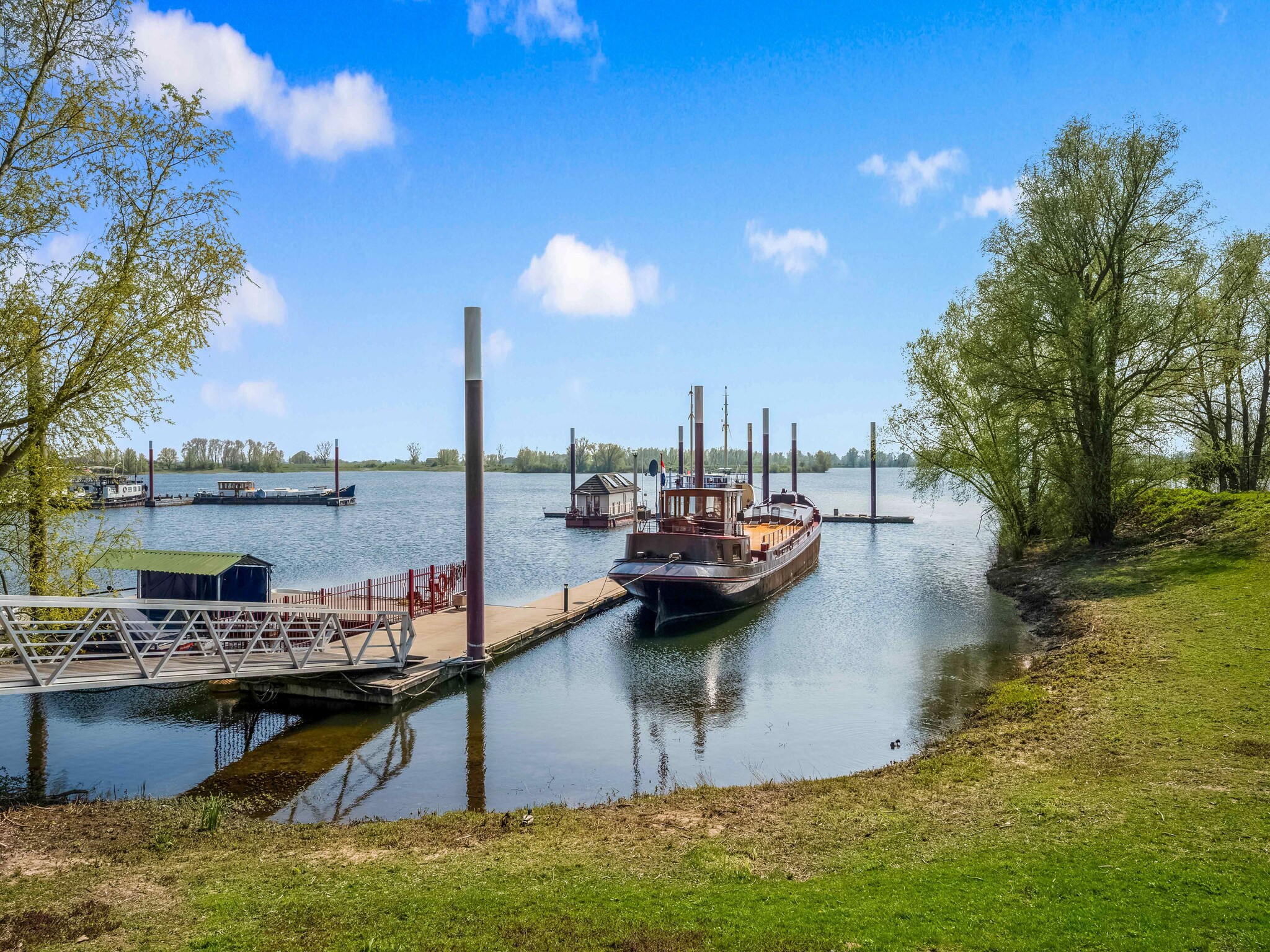 Foto's Luxe boot in Kerkdriel - Belvilla by Oyo