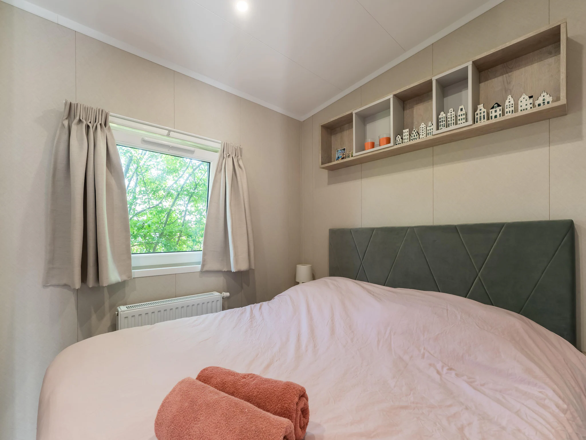 Foto's Luxe chalet bij Ouddorp met tuin - Belvilla by Oyo