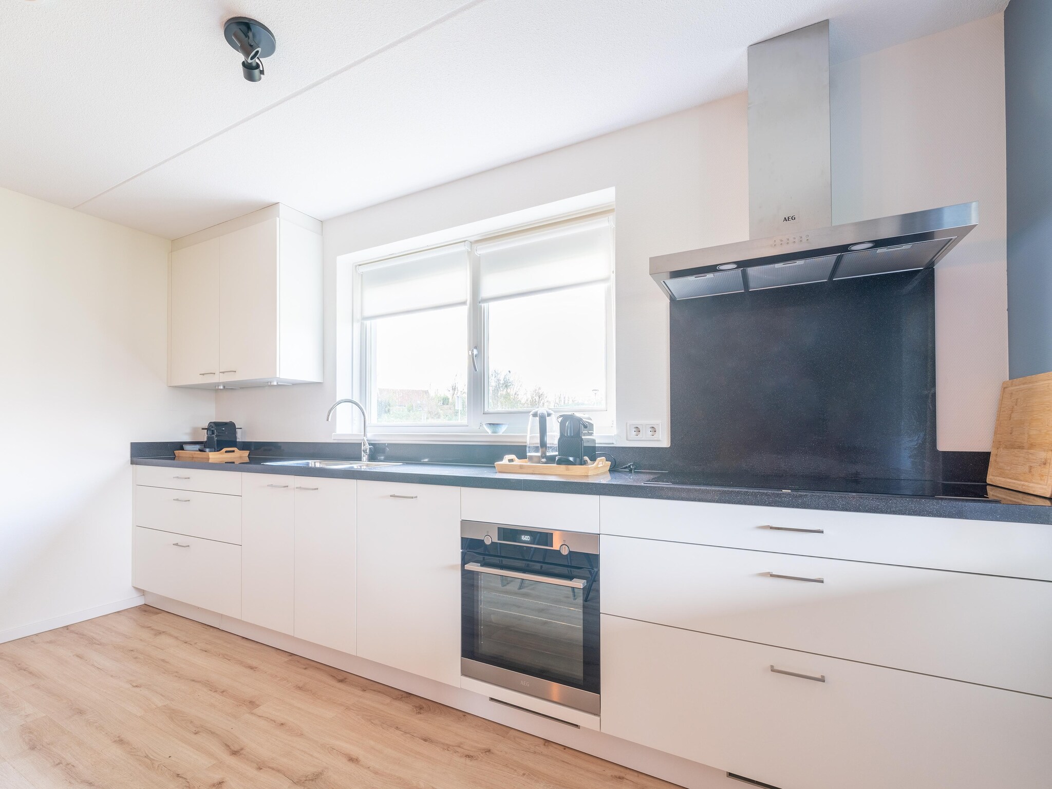 Foto's Modern vakantiehuis in Scherpenisse met sauna - Belvilla by Oyo