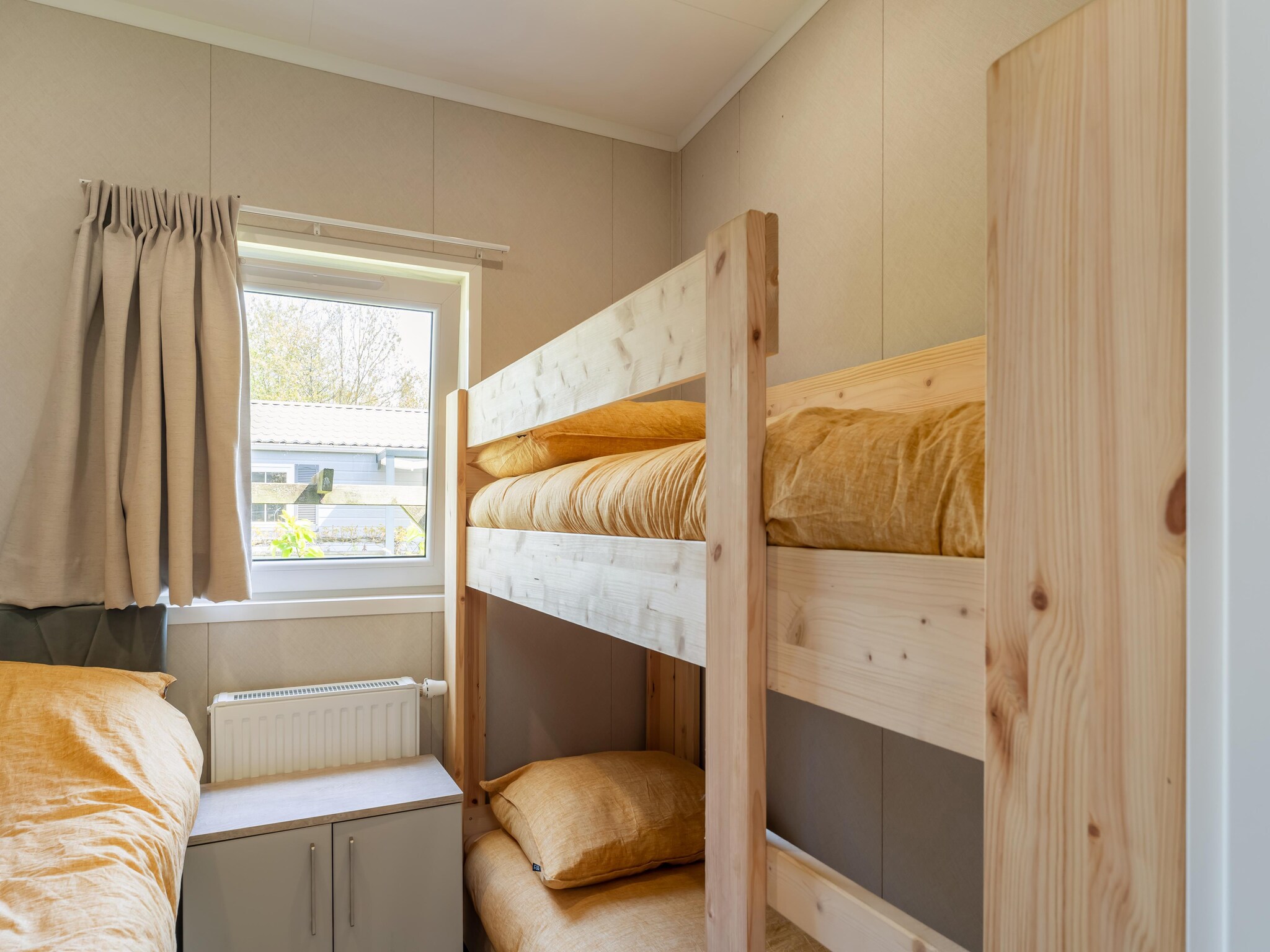 Foto's Luxe chalet bij Ouddorp met tuin - Belvilla by Oyo