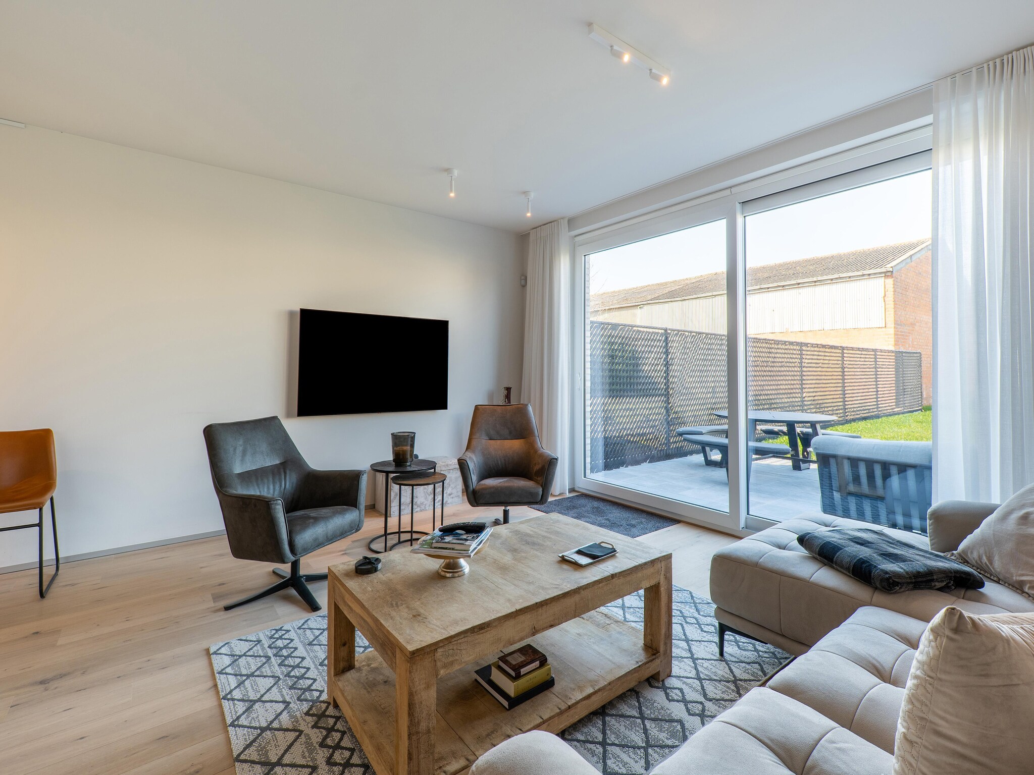 Foto's Modern vakantiehuis met tuin - Belvilla by Oyo