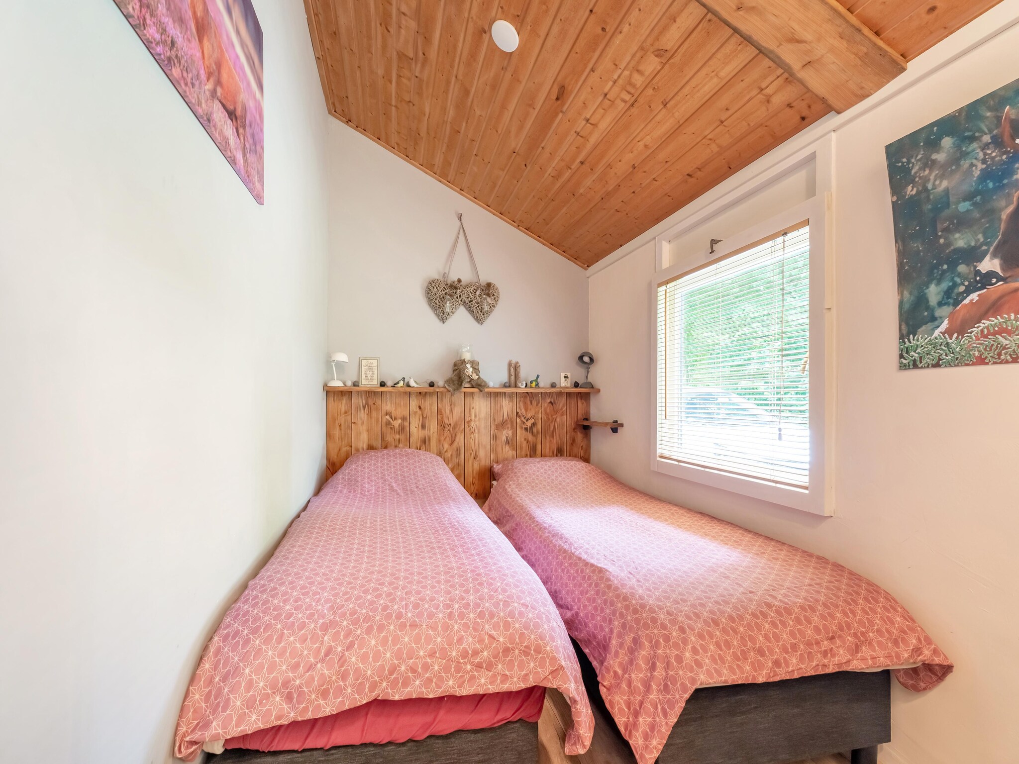 Foto's Pittoresk vakantiehuis op park Hunzebergen - Belvilla by Oyo