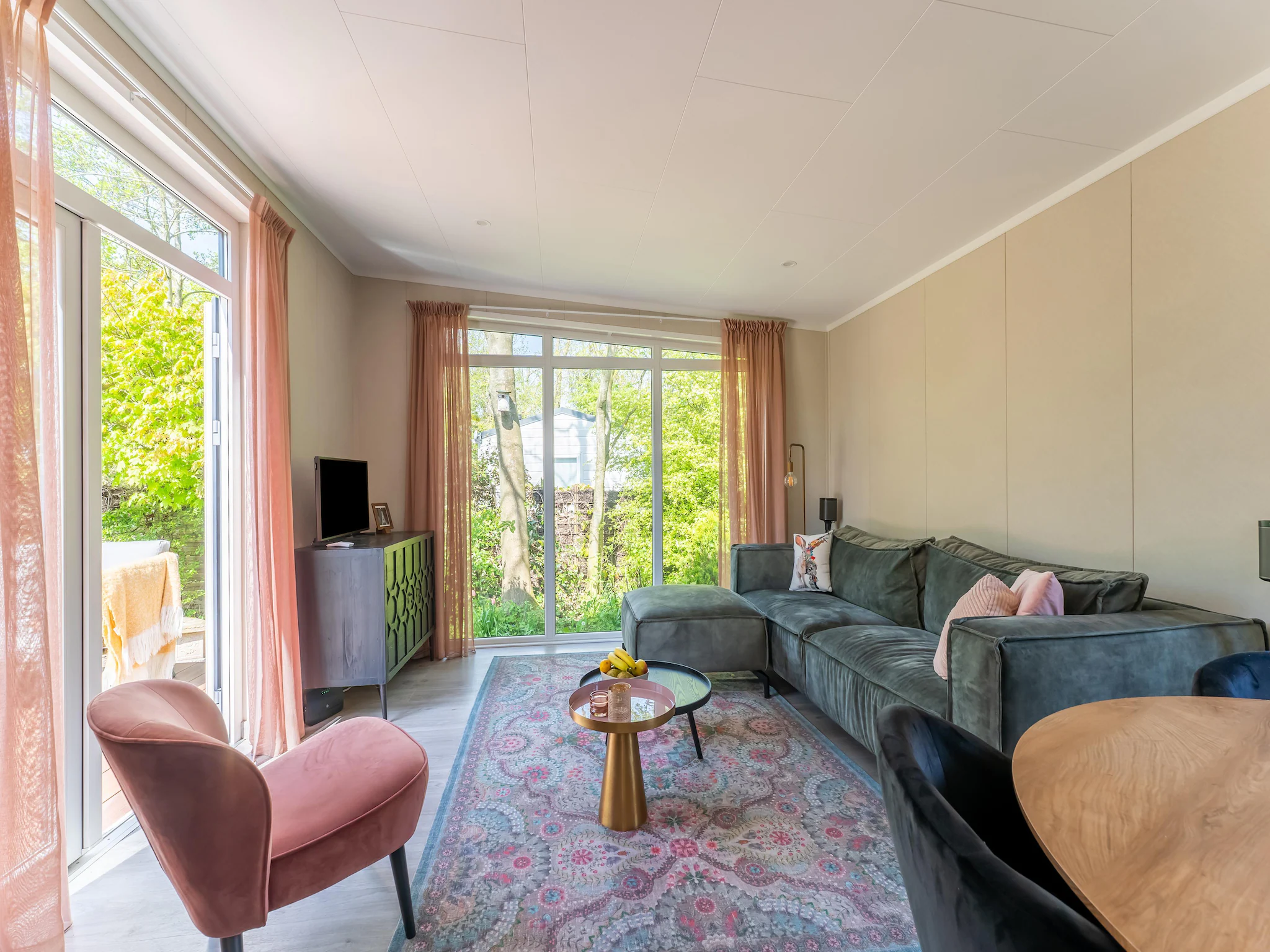 Foto's Luxe chalet bij Ouddorp met tuin - Belvilla by Oyo