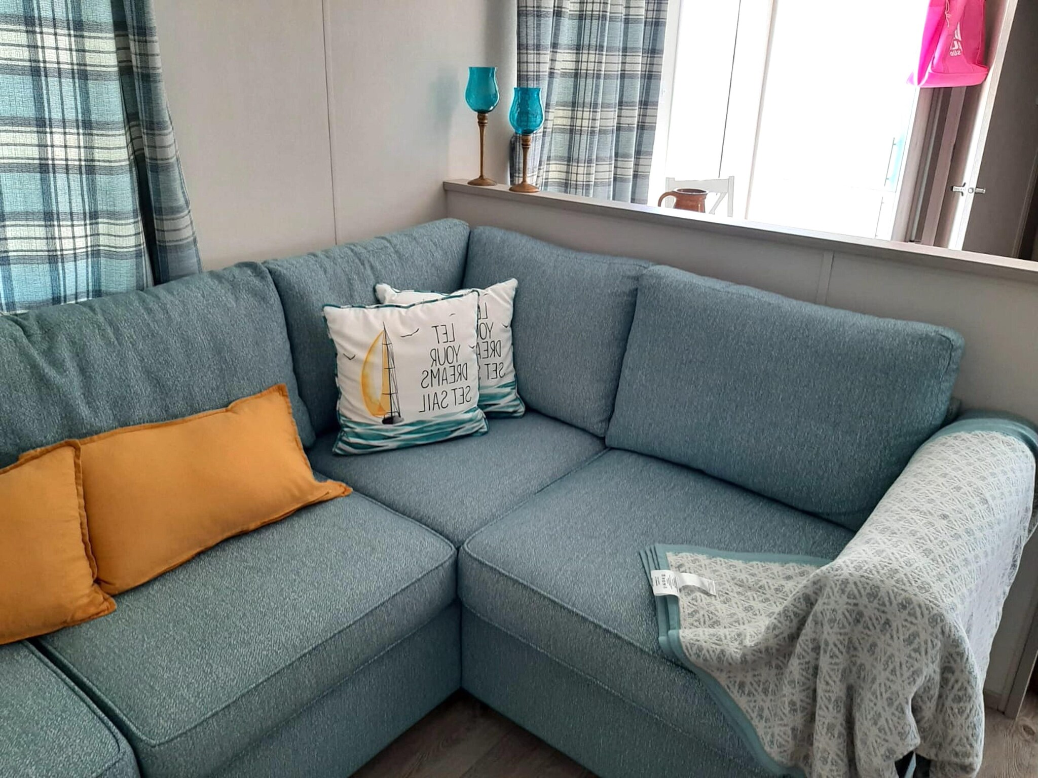 Foto's Fijn chalet in Oostkapelle met een tuin - Belvilla by Oyo