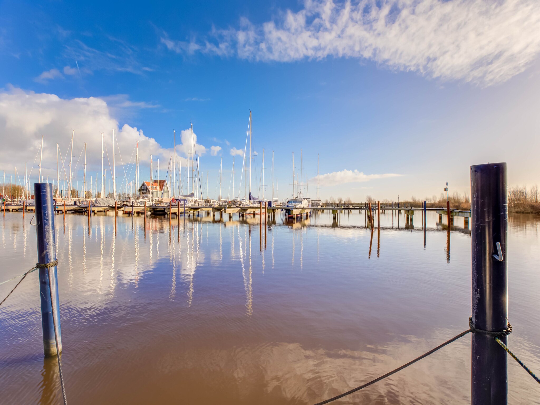 Foto's Woonboot in jachthaven van Volendam - Belvilla by Oyo
