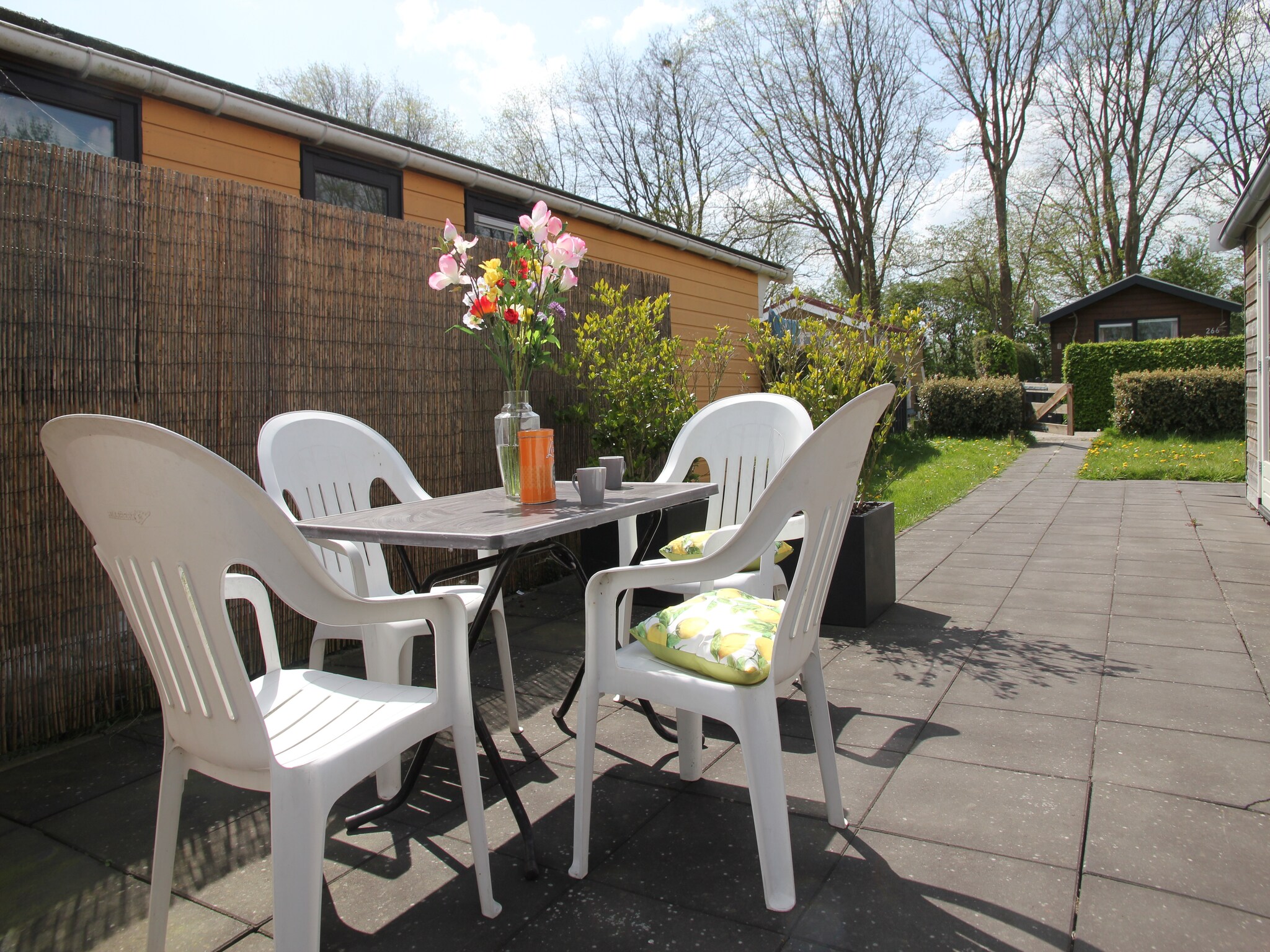 Foto's Comfortabele bungalow bij het strand - Belvilla by Oyo