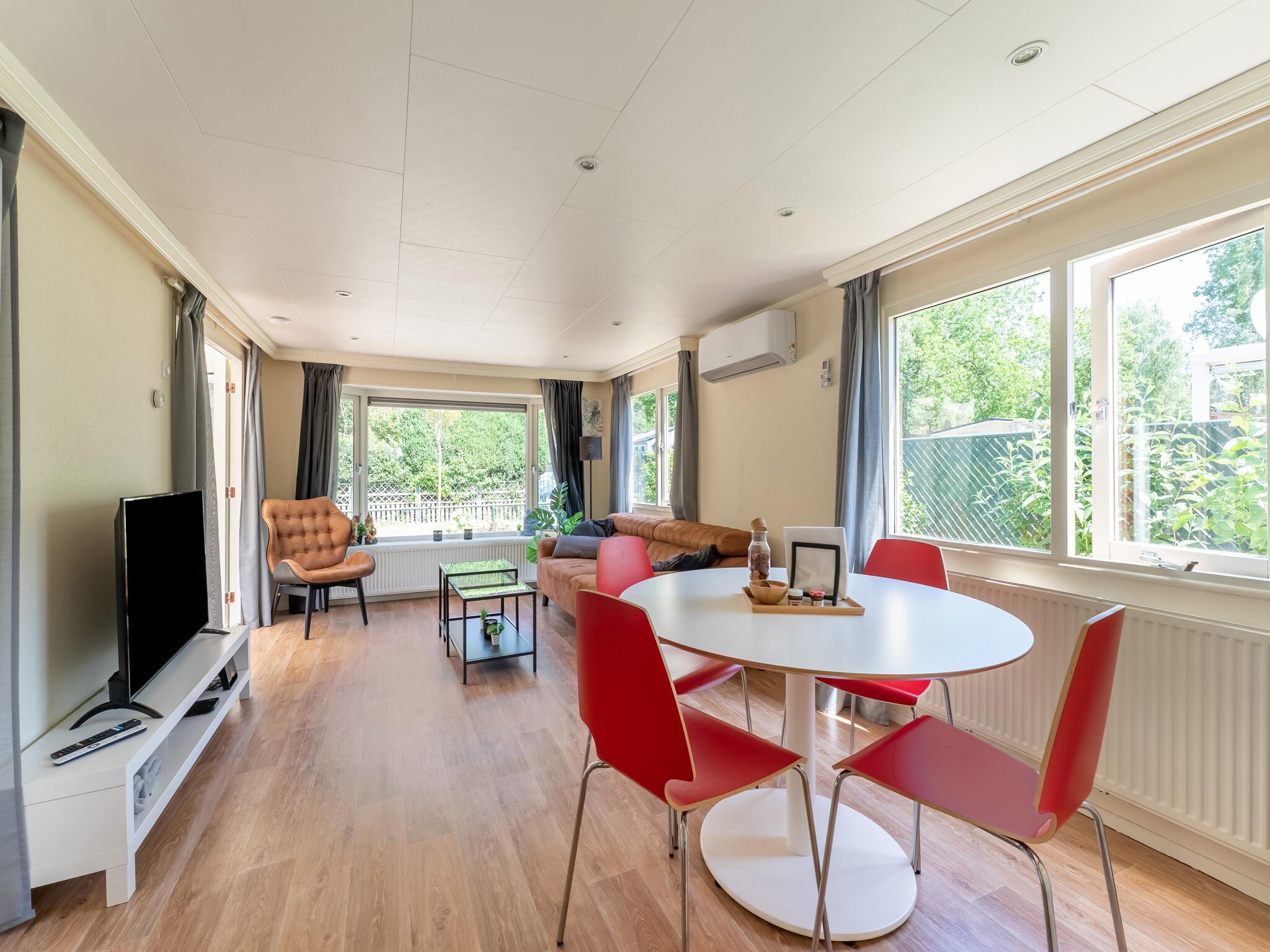 Foto's Chalet in Grenspark Kalmhoutse Heide bij Antwerpen - Belvilla by Oyo