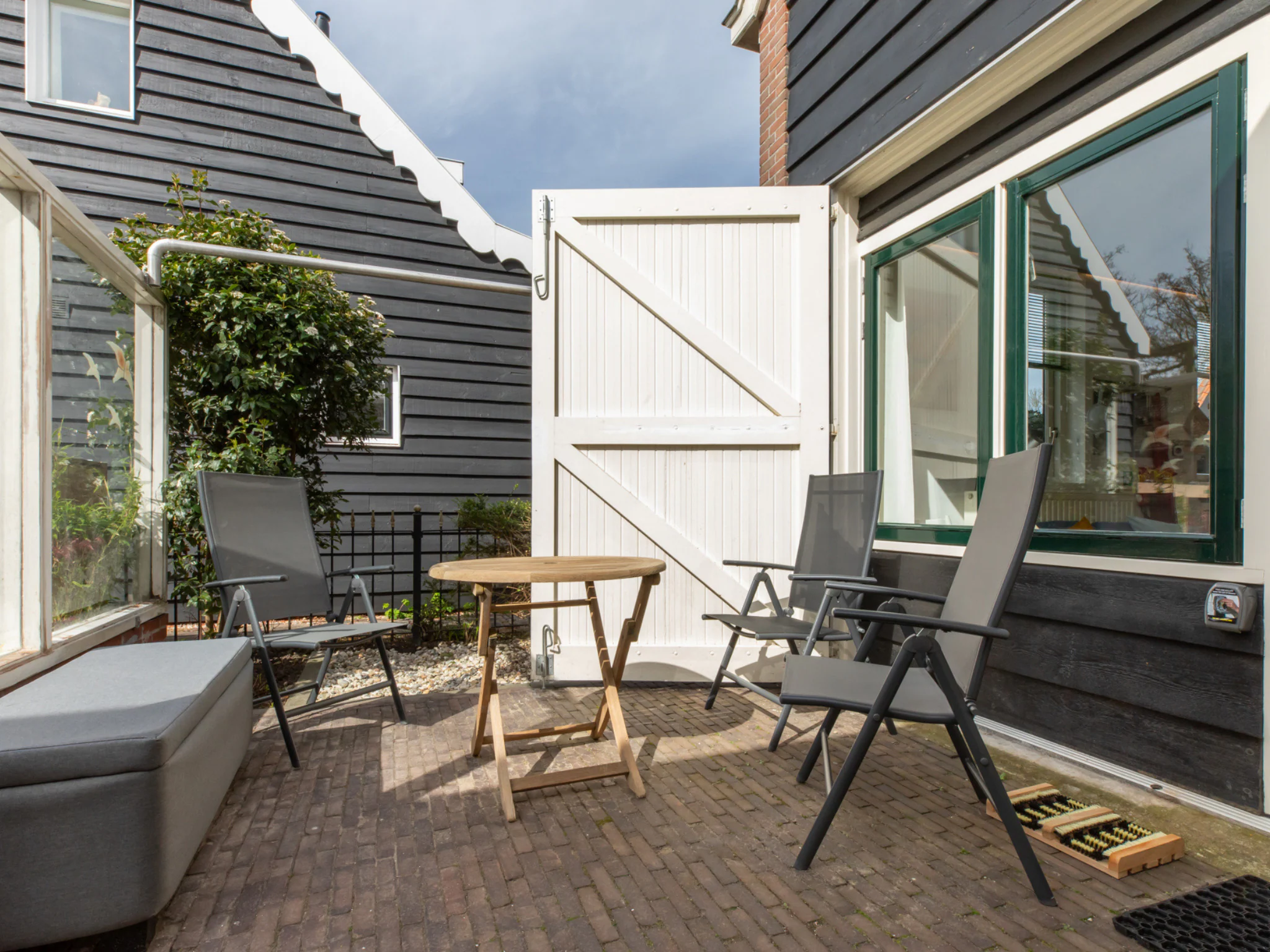 Foto's Modern vakantiehuis met tuin - Belvilla by Oyo