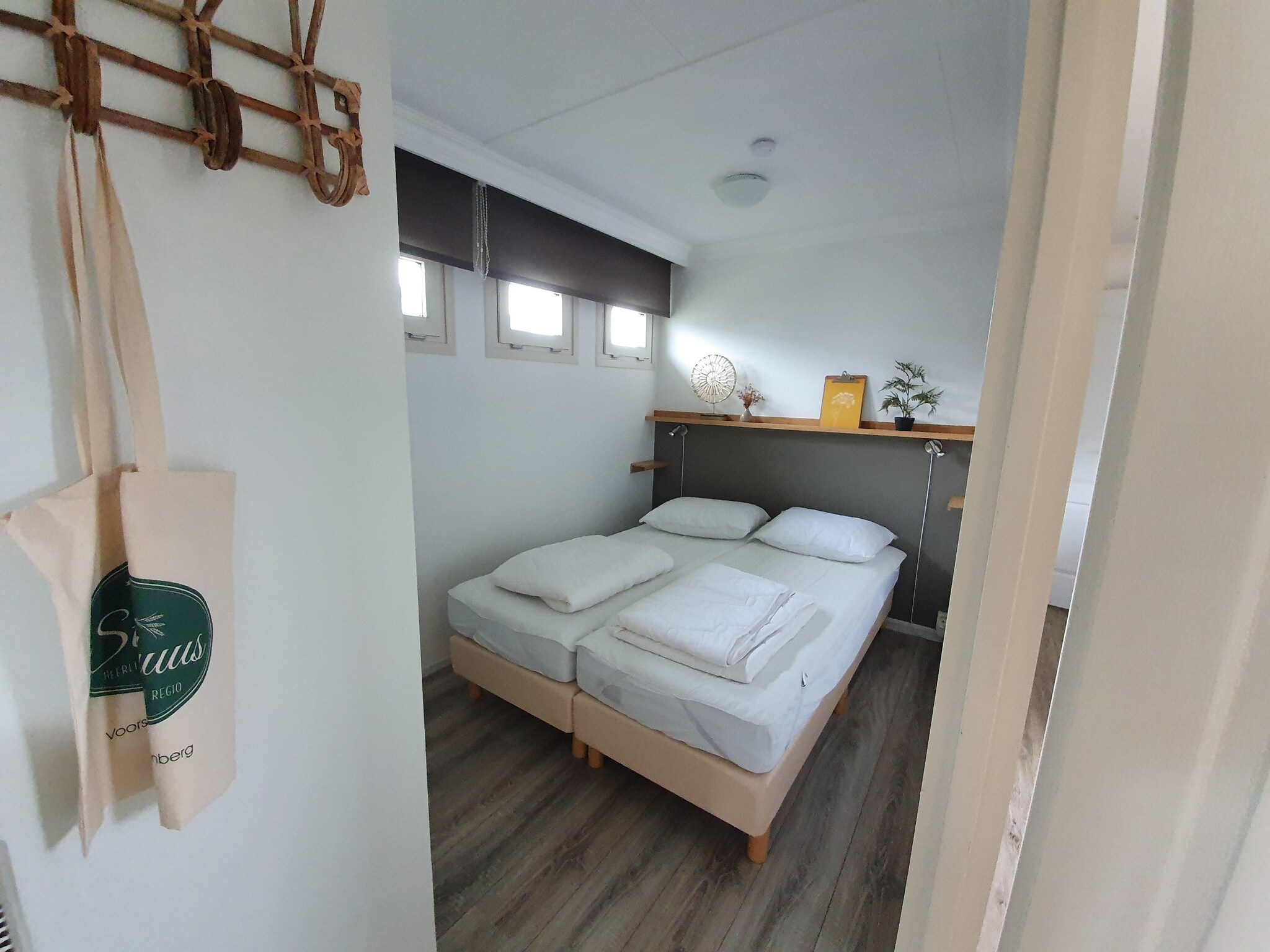 Foto's Gezellig chalet in Giethoorn met een aanlegsteiger - Belvilla by Oyo