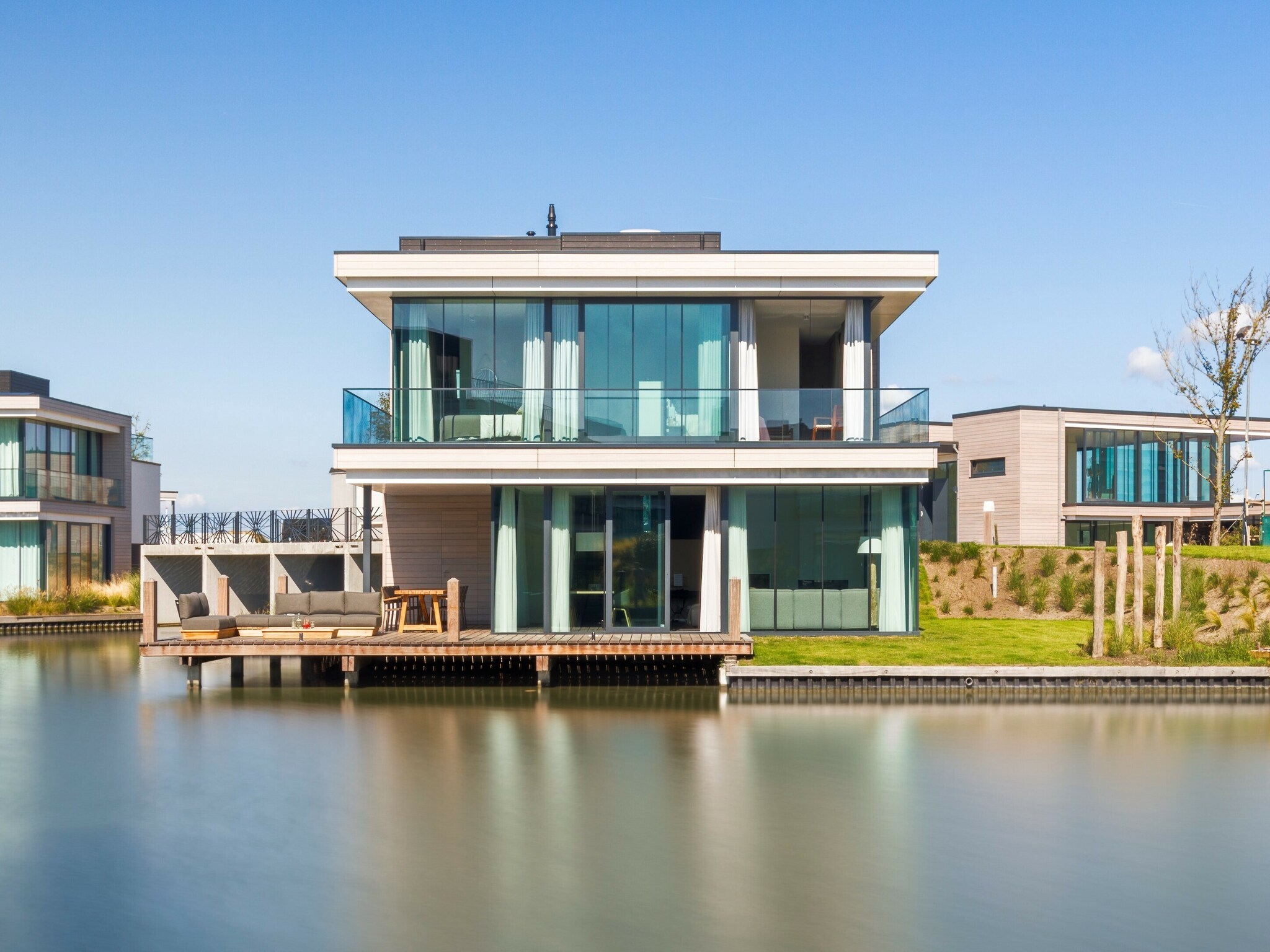 Foto's Luxe villa met eigen aanlegsteiger - Belvilla by Oyo