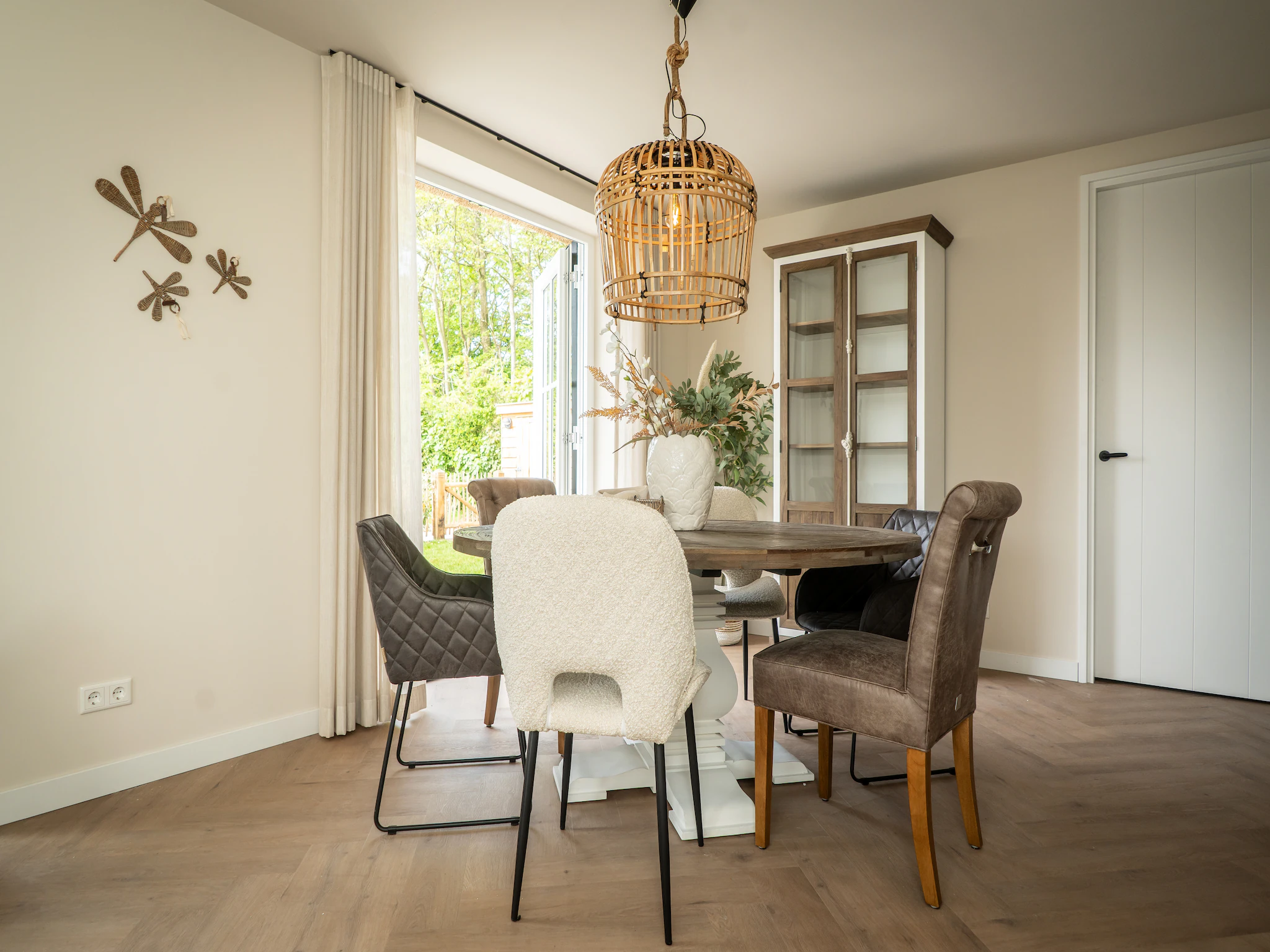 Foto's Nieuwe rietgedekte villa nabij het strand - Belvilla by Oyo