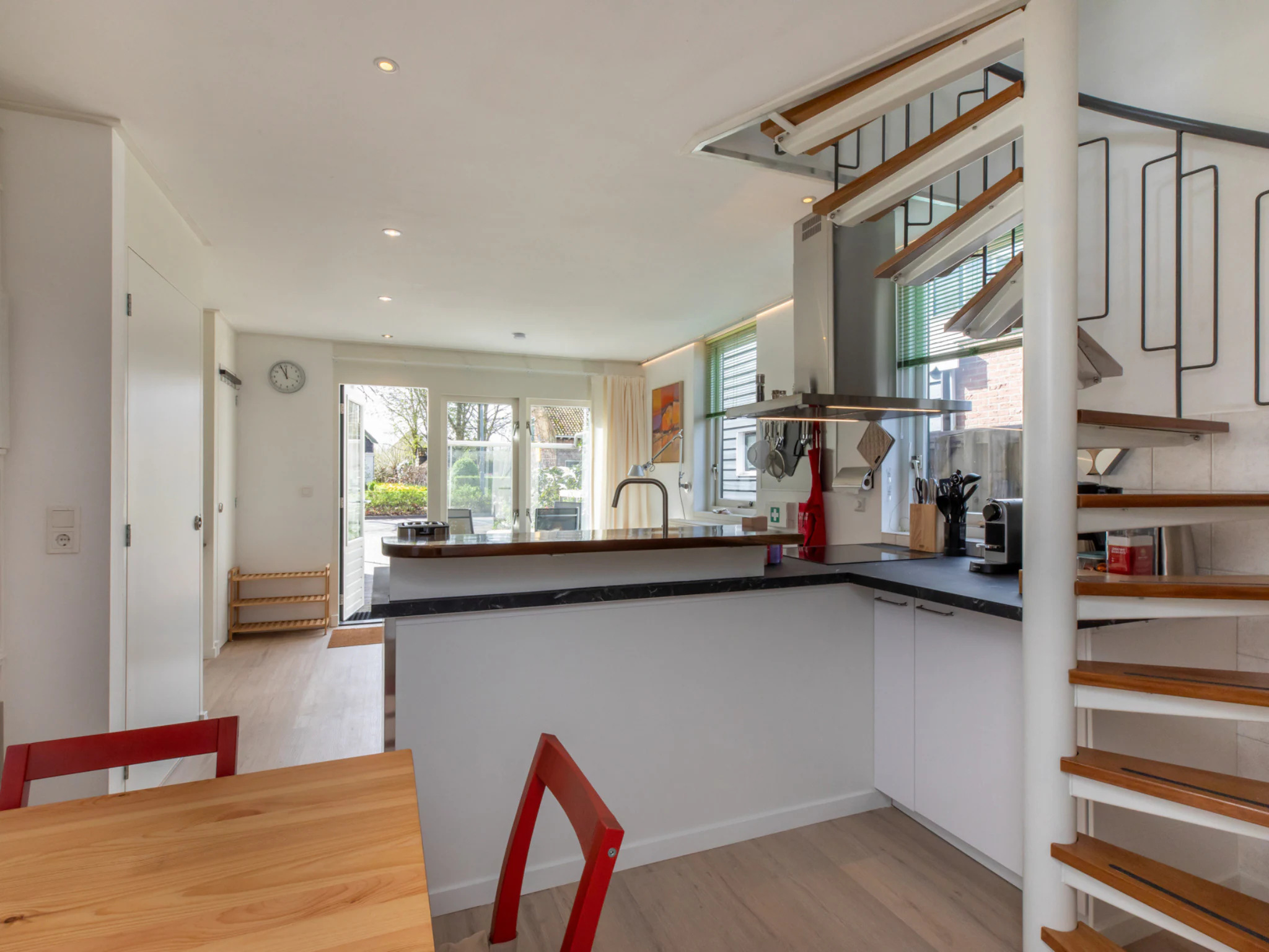 Foto's Modern vakantiehuis met tuin - Belvilla by Oyo