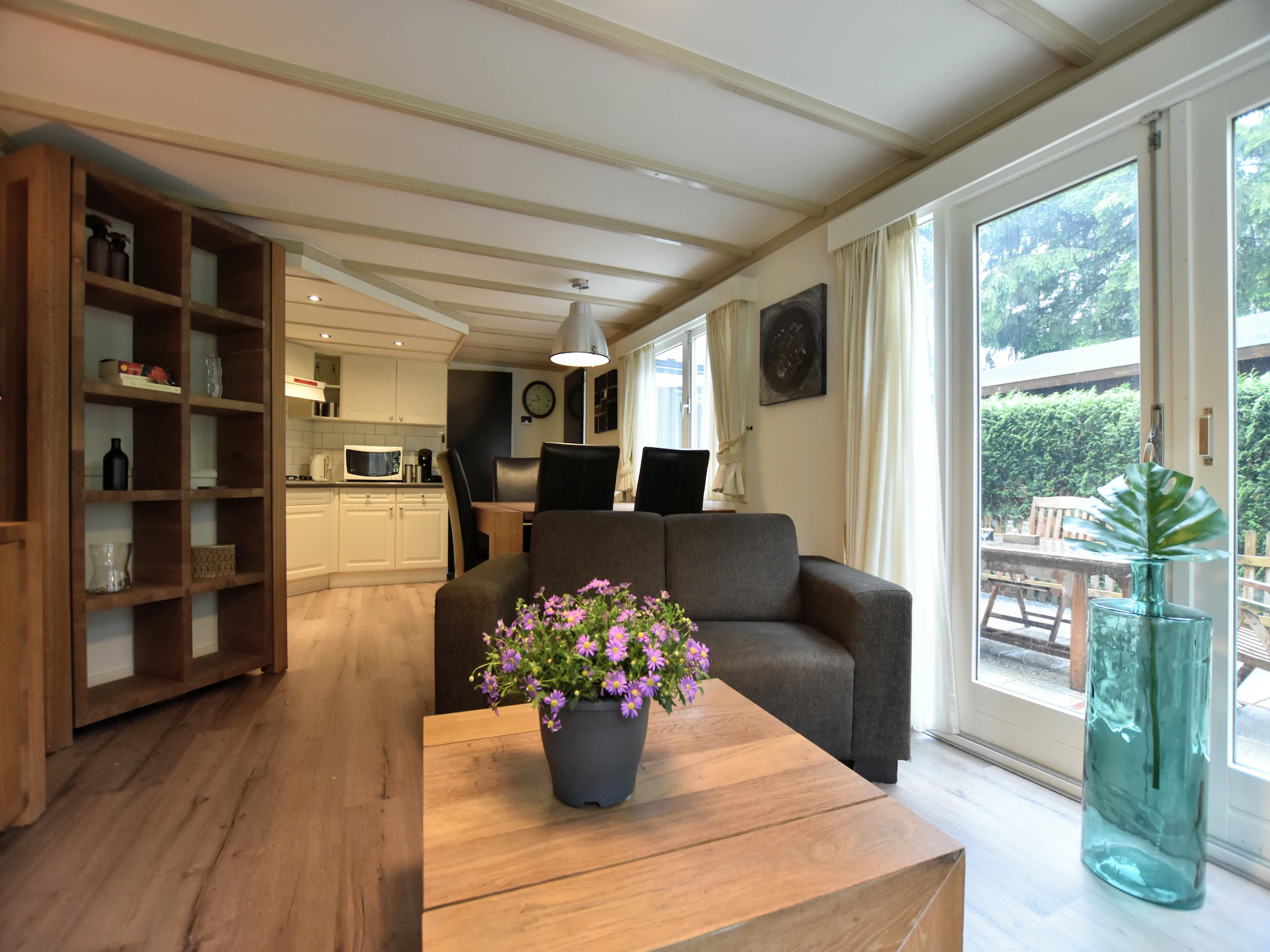 Foto's Chalet met eigen tuin en terrassen - Belvilla by Oyo