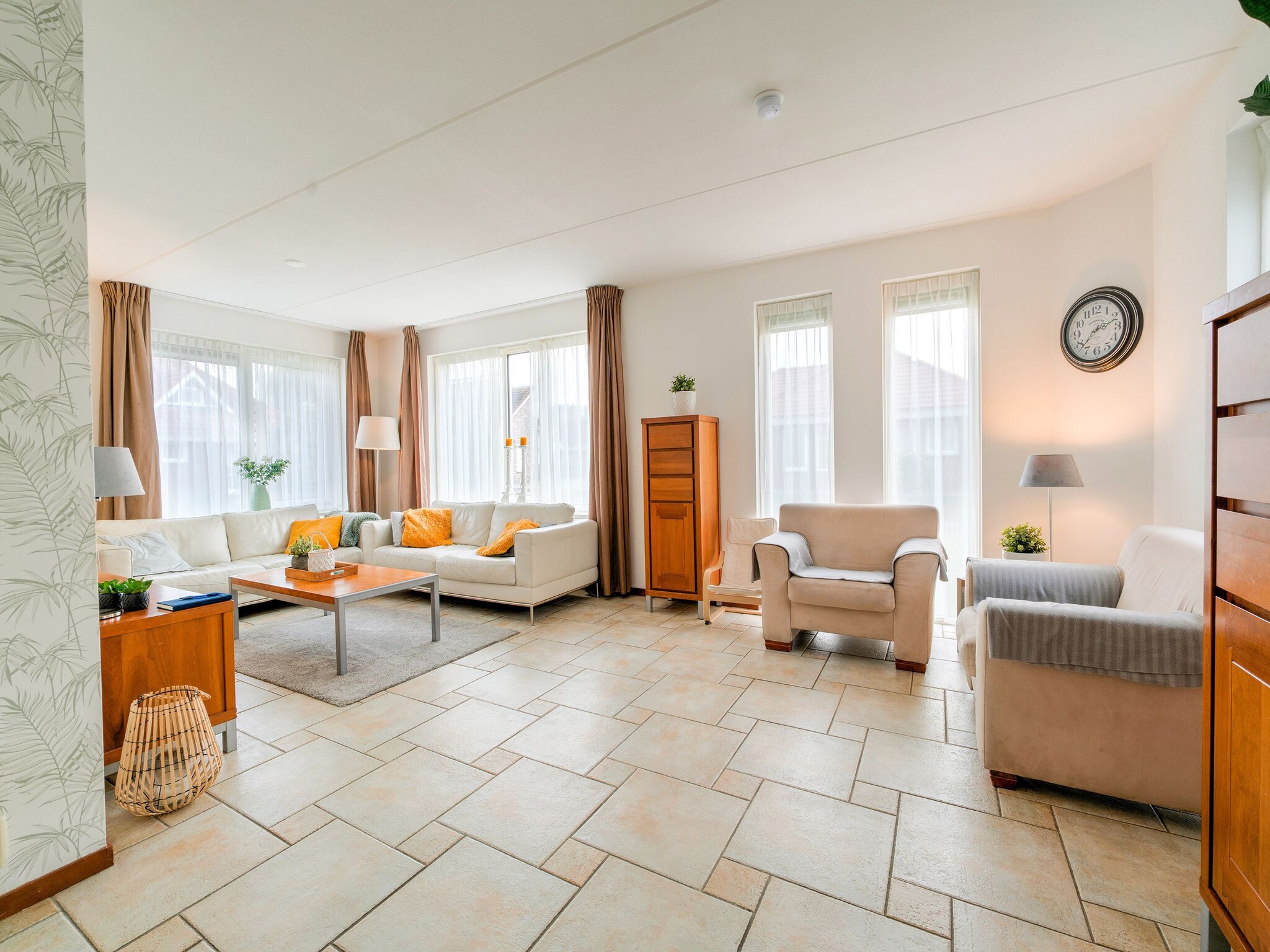 Foto's Aangenaam vakantiehuis in Zeewolde met gedeeld zwembad - Belvilla by Oyo