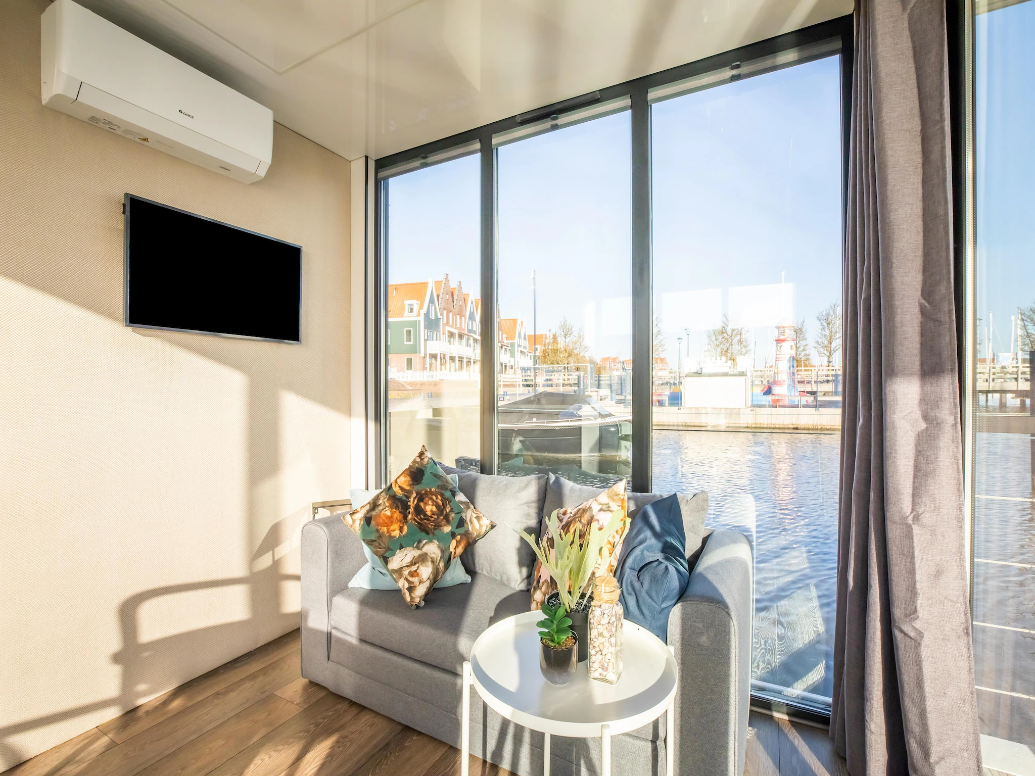 Foto's Prachtige woonboot met gedeeld zwembad - Belvilla by Oyo