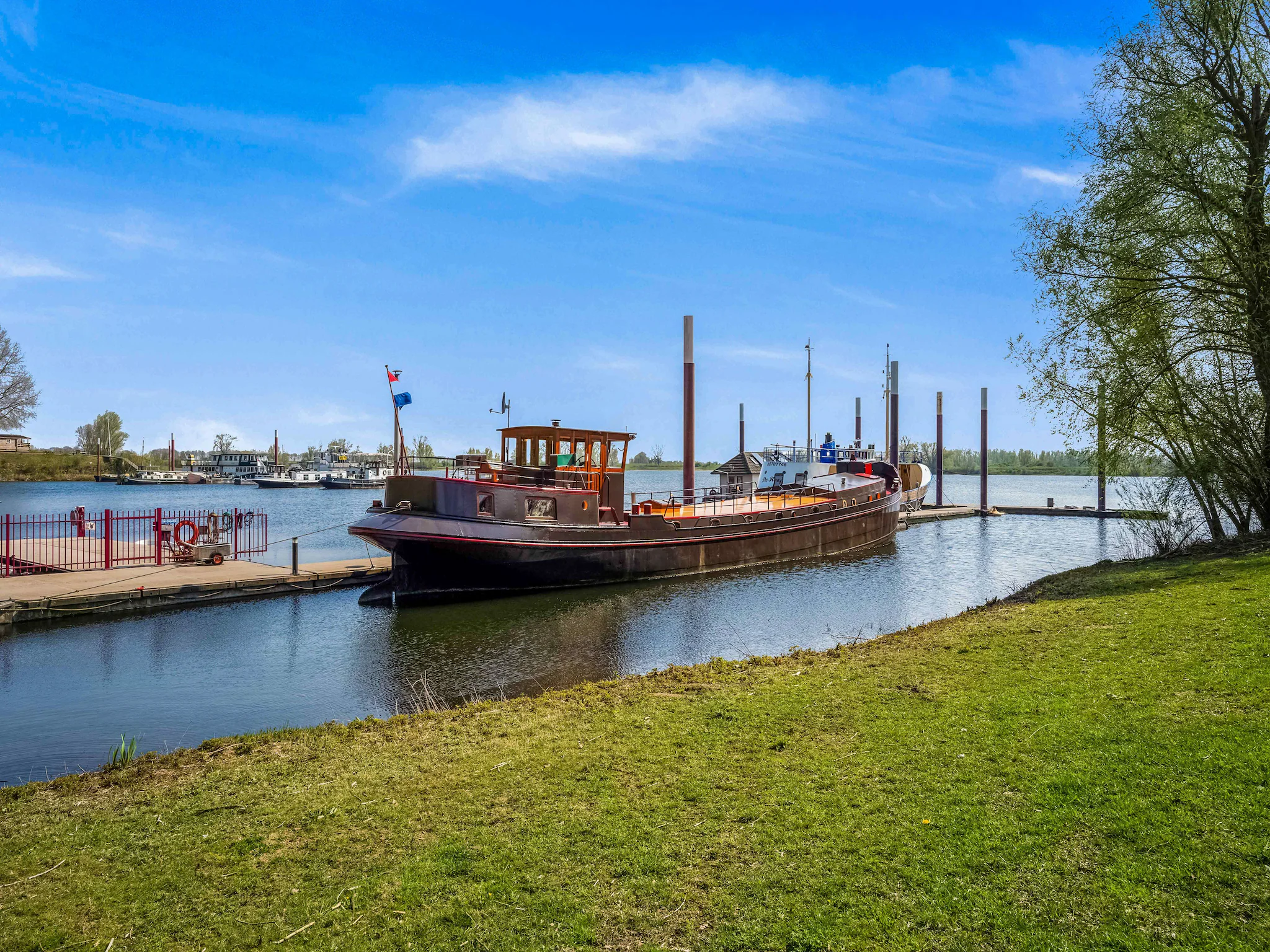 Foto's Luxe boot in Kerkdriel - Belvilla by Oyo