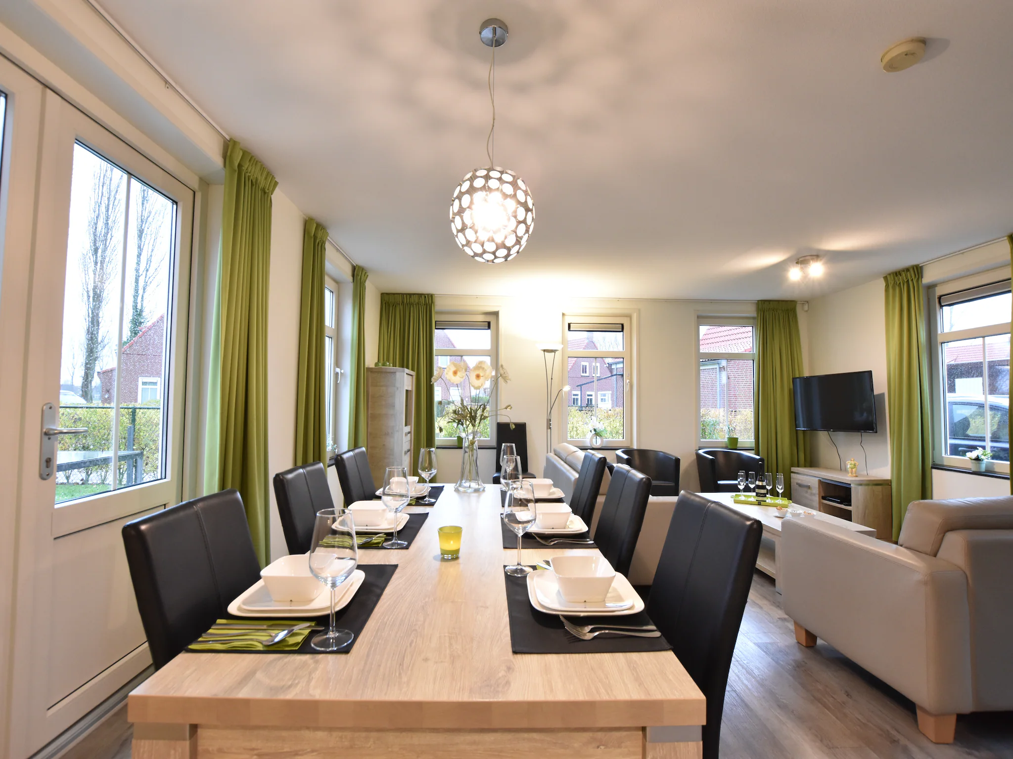 Foto's Vrijstaande vakantiewoning met tuin, 2 terrassen en zicht op de polders - Belvilla by Oyo