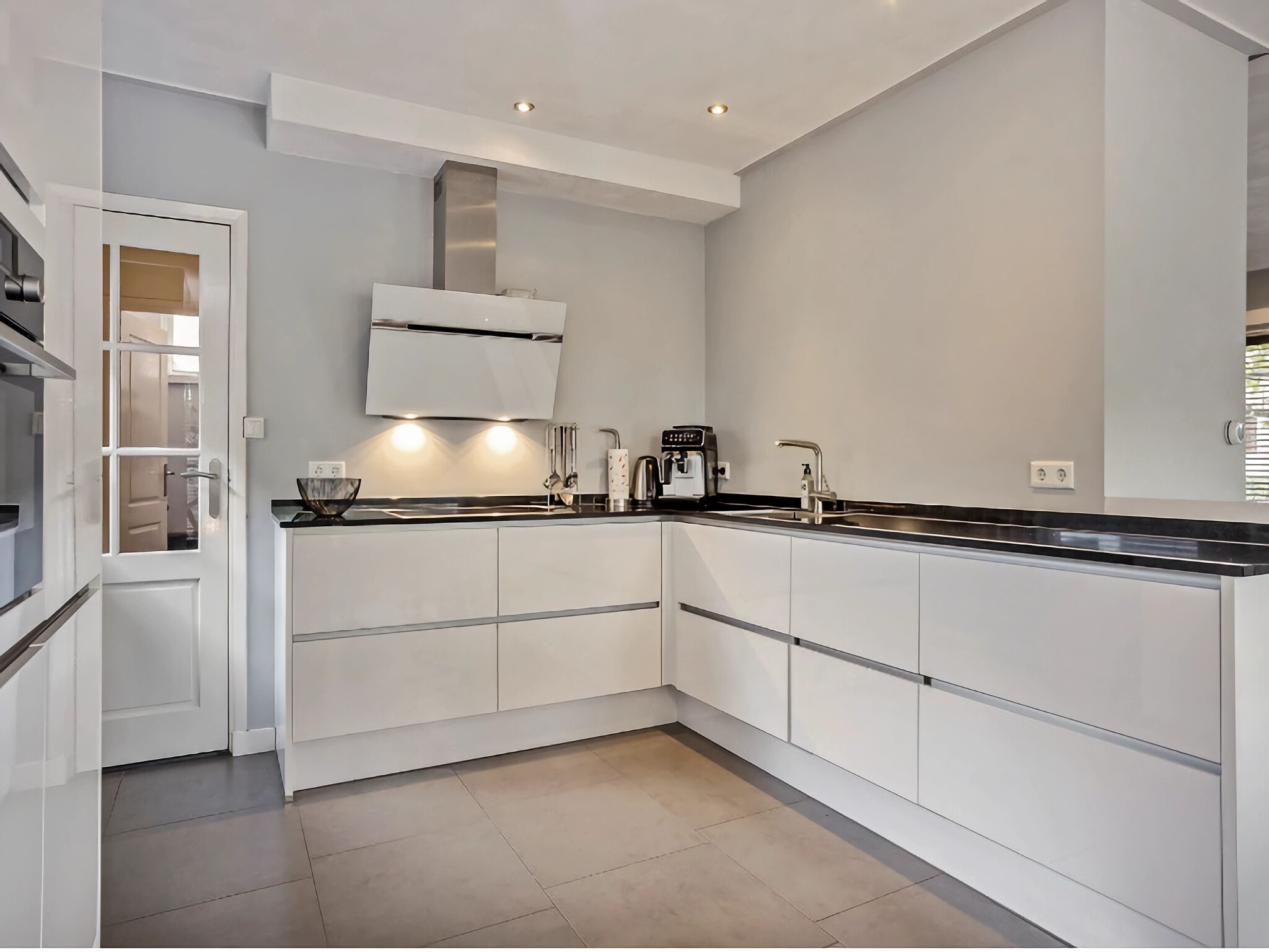 Foto's Comfortabele woning met tuin en parkeergelegenheid - Belvilla by Oyo