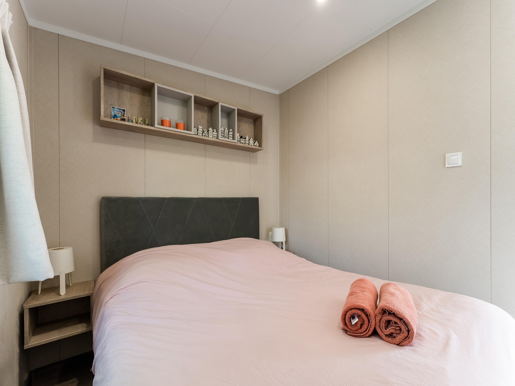 Foto's Luxe chalet bij Ouddorp met tuin - Belvilla by Oyo