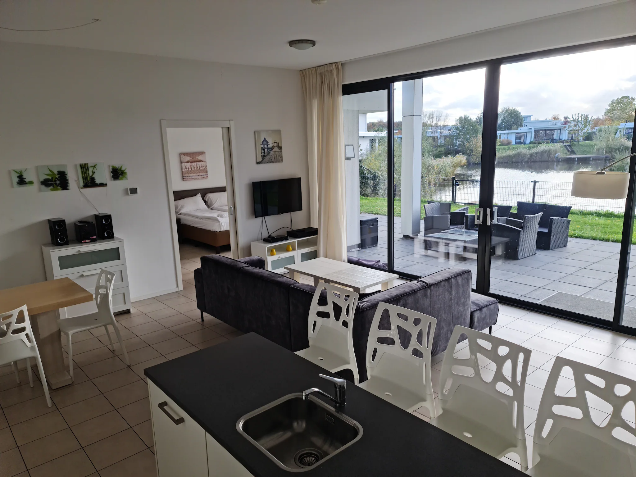 Foto's Prime villa met terras en steiger - Belvilla by Oyo