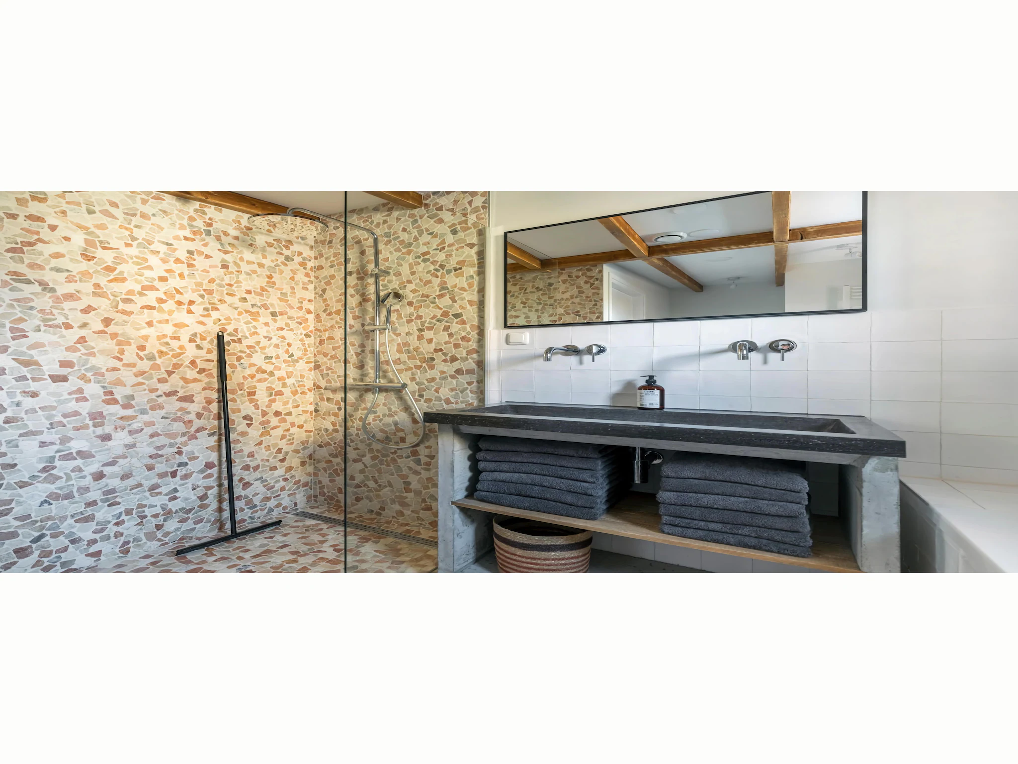 Foto's Unieke luxe vrijstaande vakantiewoning aan zee - Belvilla by Oyo