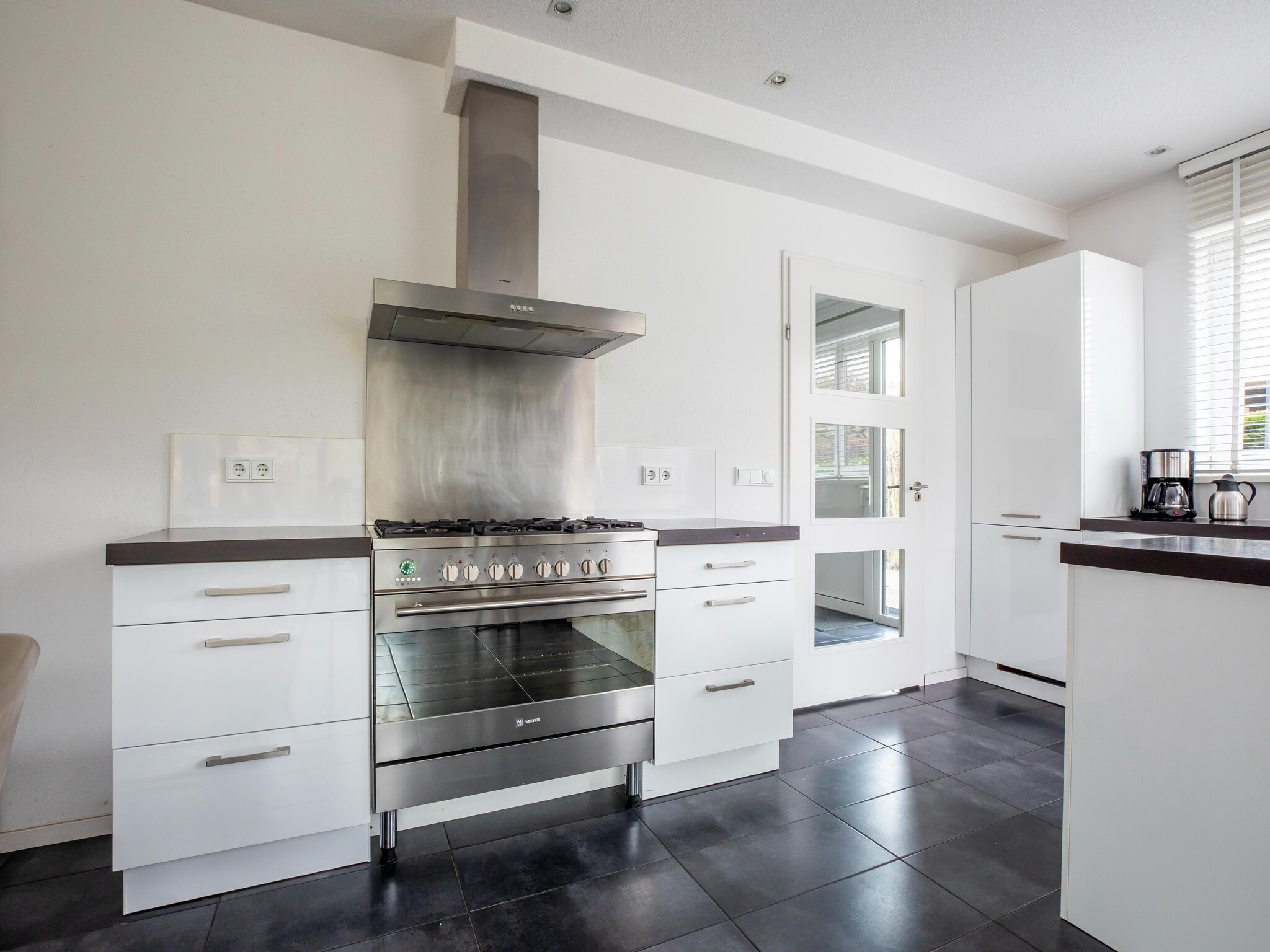 Foto's Moderne villa in Harderwijk met bubbelbad - Belvilla by Oyo