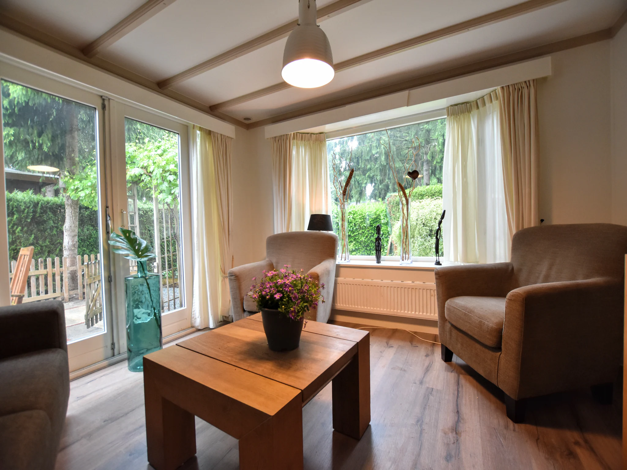 Foto's Chalet met eigen tuin en terrassen - Belvilla by Oyo
