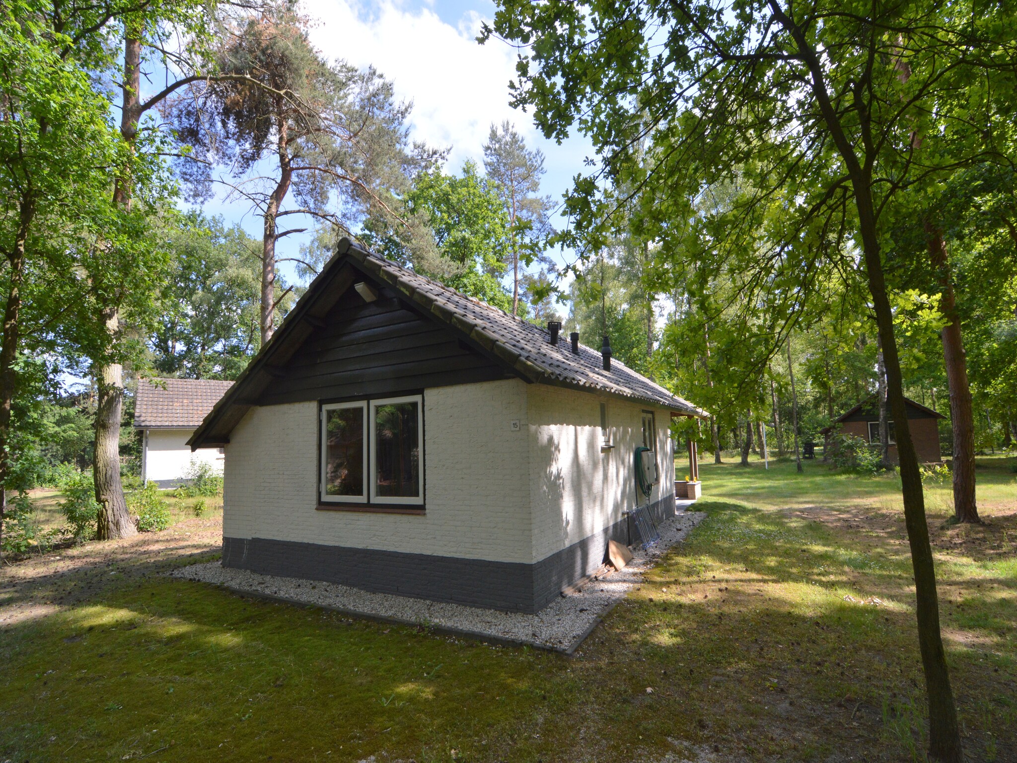 Foto's Vrijstaande bungalow met heerlijk overdekt terras - Belvilla by Oyo