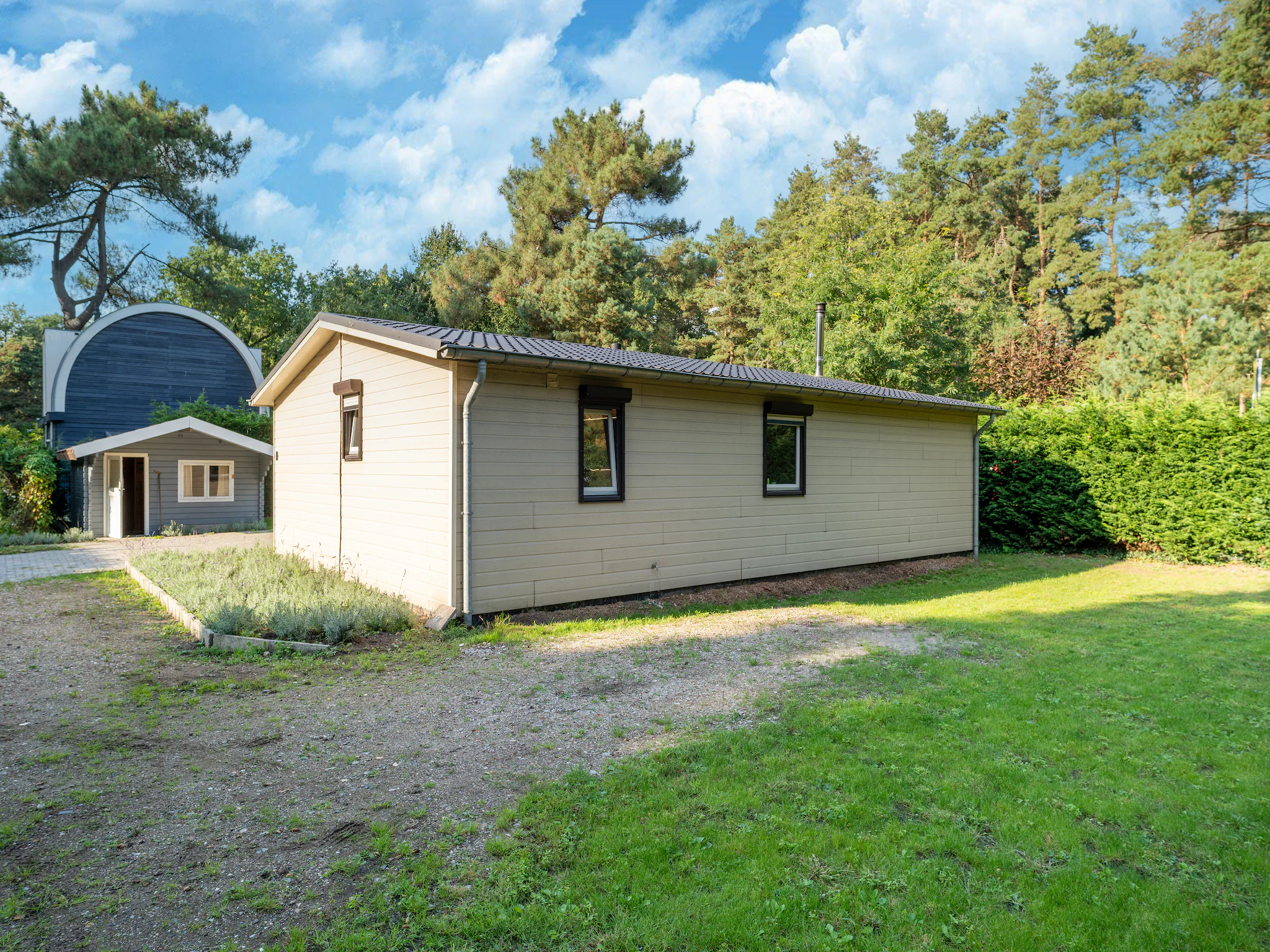 Foto's Boshuis ELRI. Zorgeloos genieten van de sauna, houtkachel en de natuur - Belvilla by Oyo