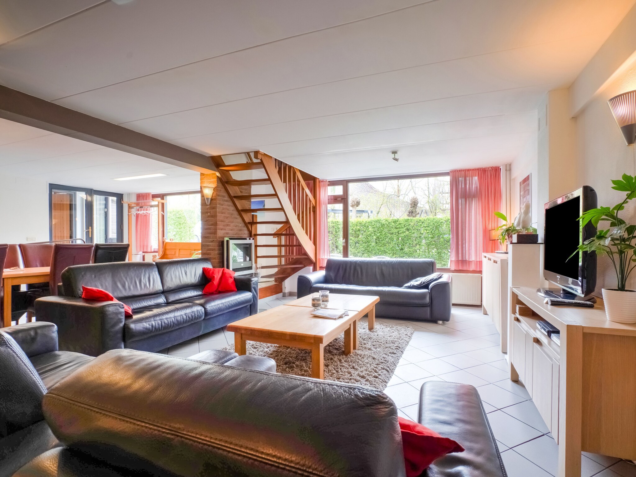 Foto's Heerlijk vakantiehuis in Ulestraten met privÃ© terras en groot speelbos - Belvilla by Oyo