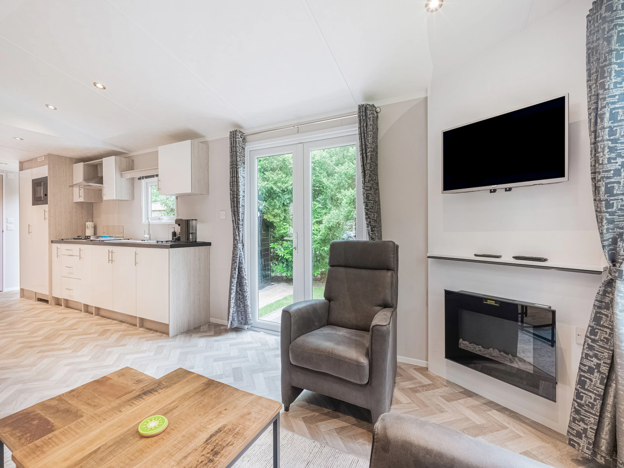 Foto's Mooi Chalet in bos met gemeenschappelijk zwembad - Belvilla by Oyo