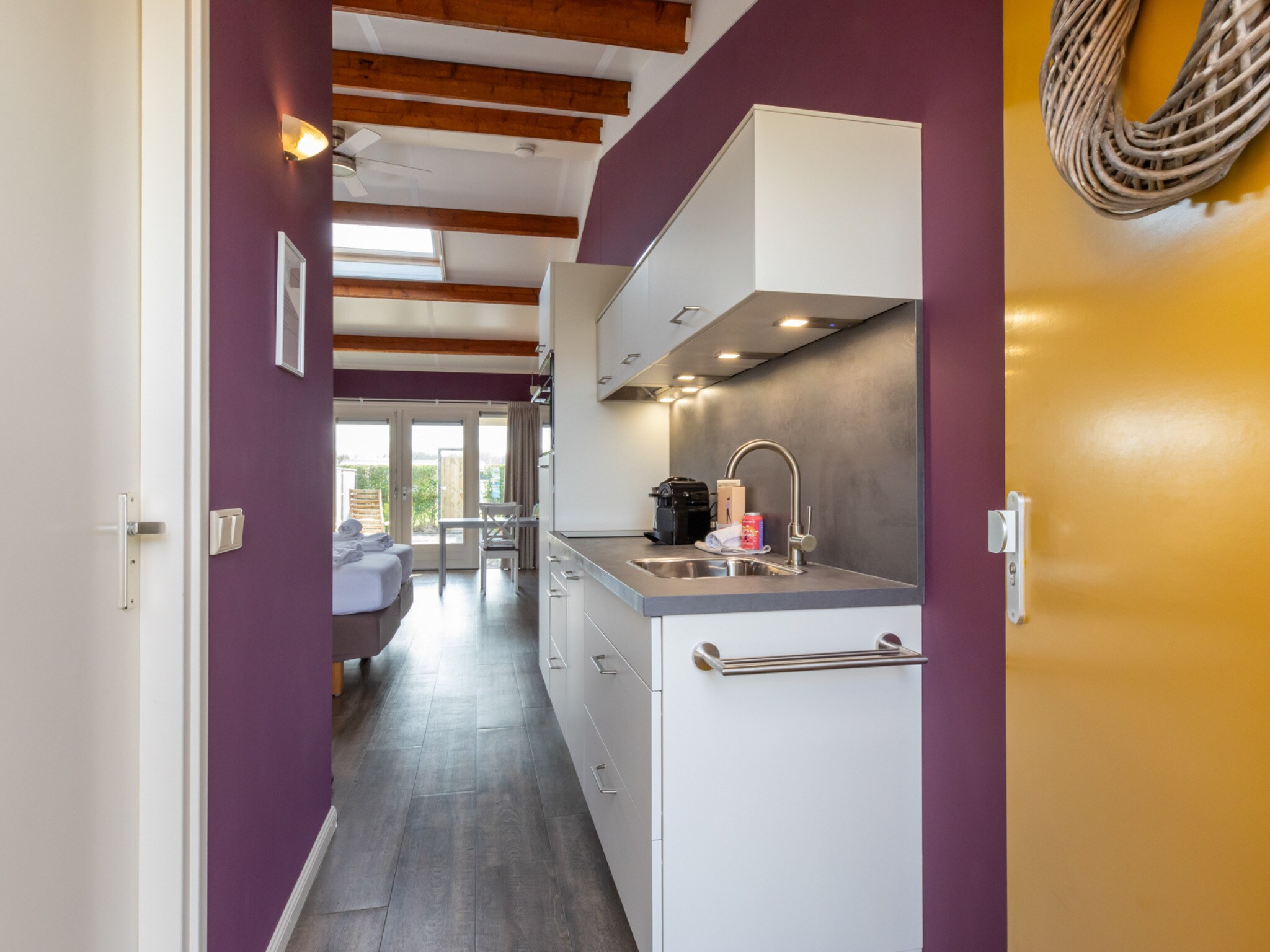 Foto's Sfeervolle studio met tuin - Belvilla by Oyo