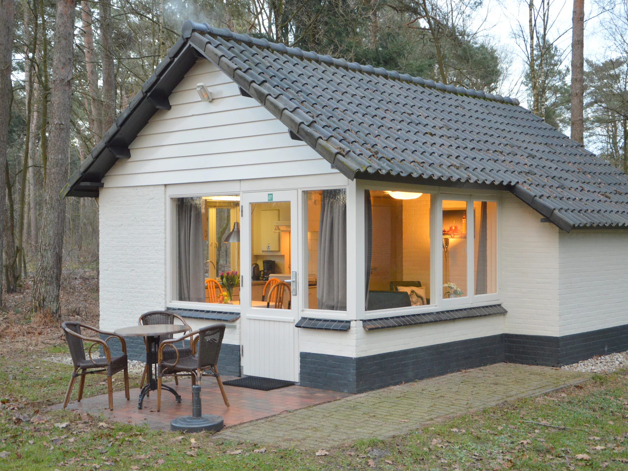 Foto's bungalow op een natuurrijkpark aan een groot ven - Belvilla by Oyo