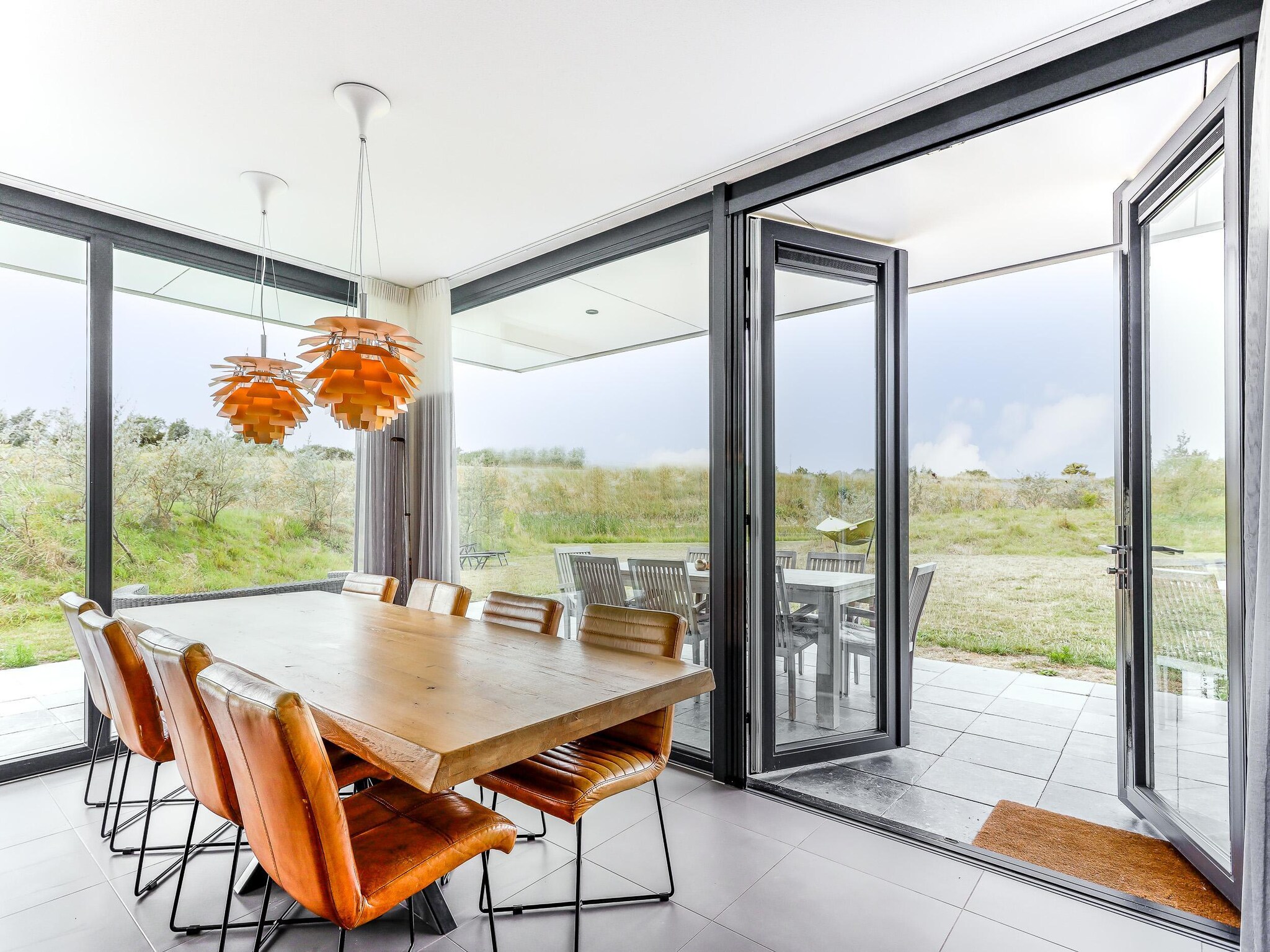 Foto's Vakantiehuis bij het Banjaardstrand met een prachtige tuin - Belvilla by Oyo