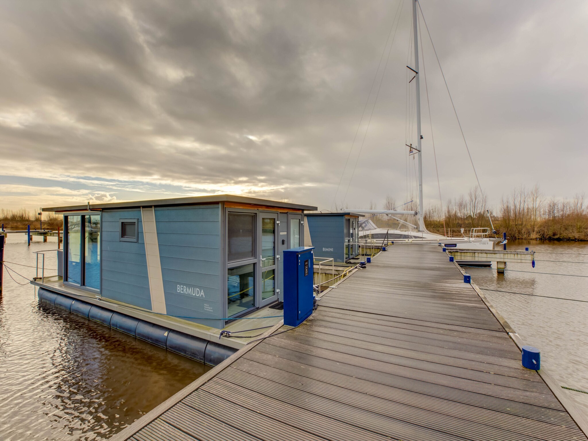 Foto's Woonboot in jachthaven van Volendam - Belvilla by Oyo