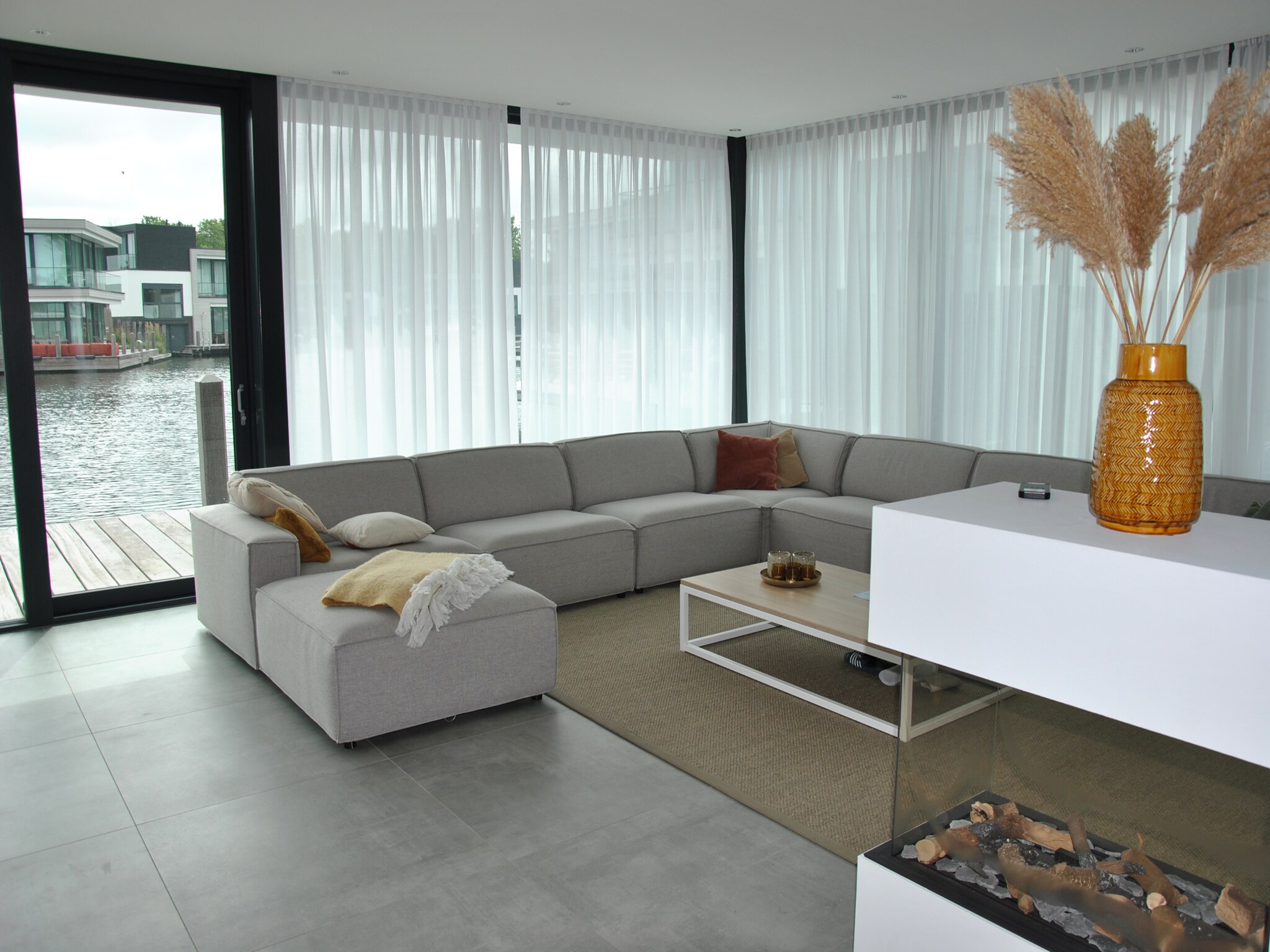 Foto's Luxe villa met eigen aanlegsteiger - Belvilla by Oyo