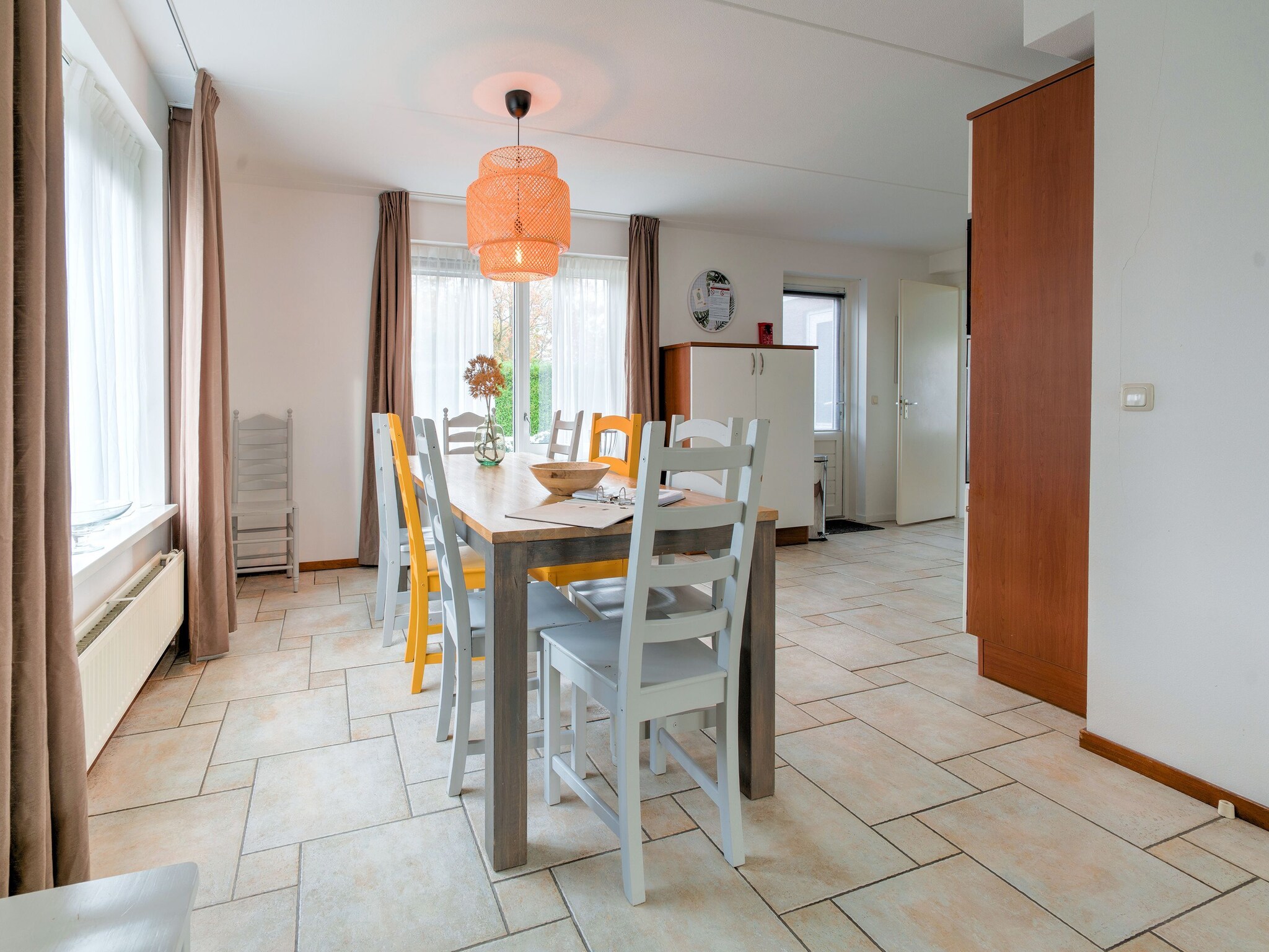 Foto's Aangenaam vakantiehuis in Zeewolde met gedeeld zwembad - Belvilla by Oyo