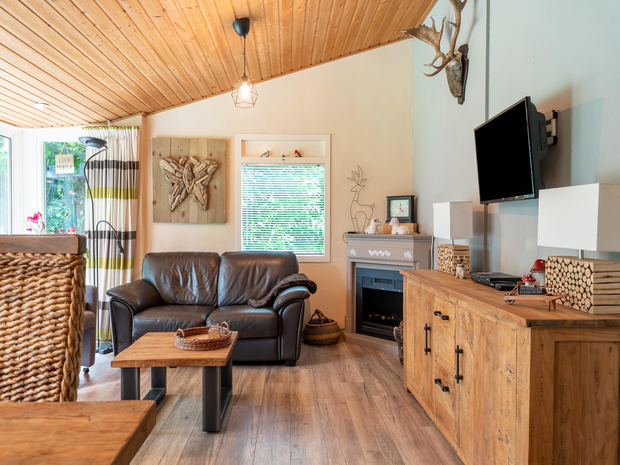 Foto's Pittoresk vakantiehuis op park Hunzebergen - Belvilla by Oyo