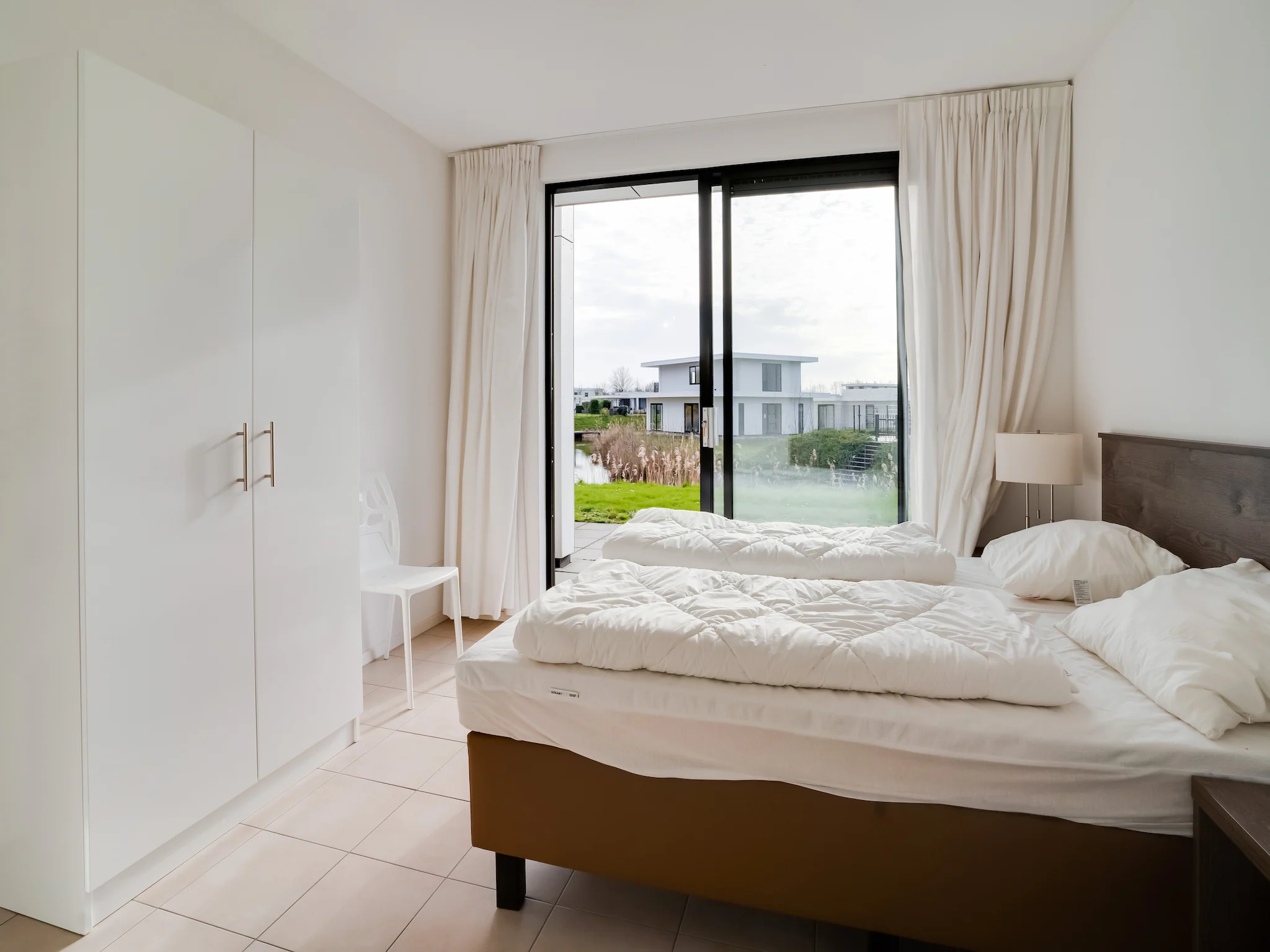 Foto's Prime villa met terras en steiger - Belvilla by Oyo