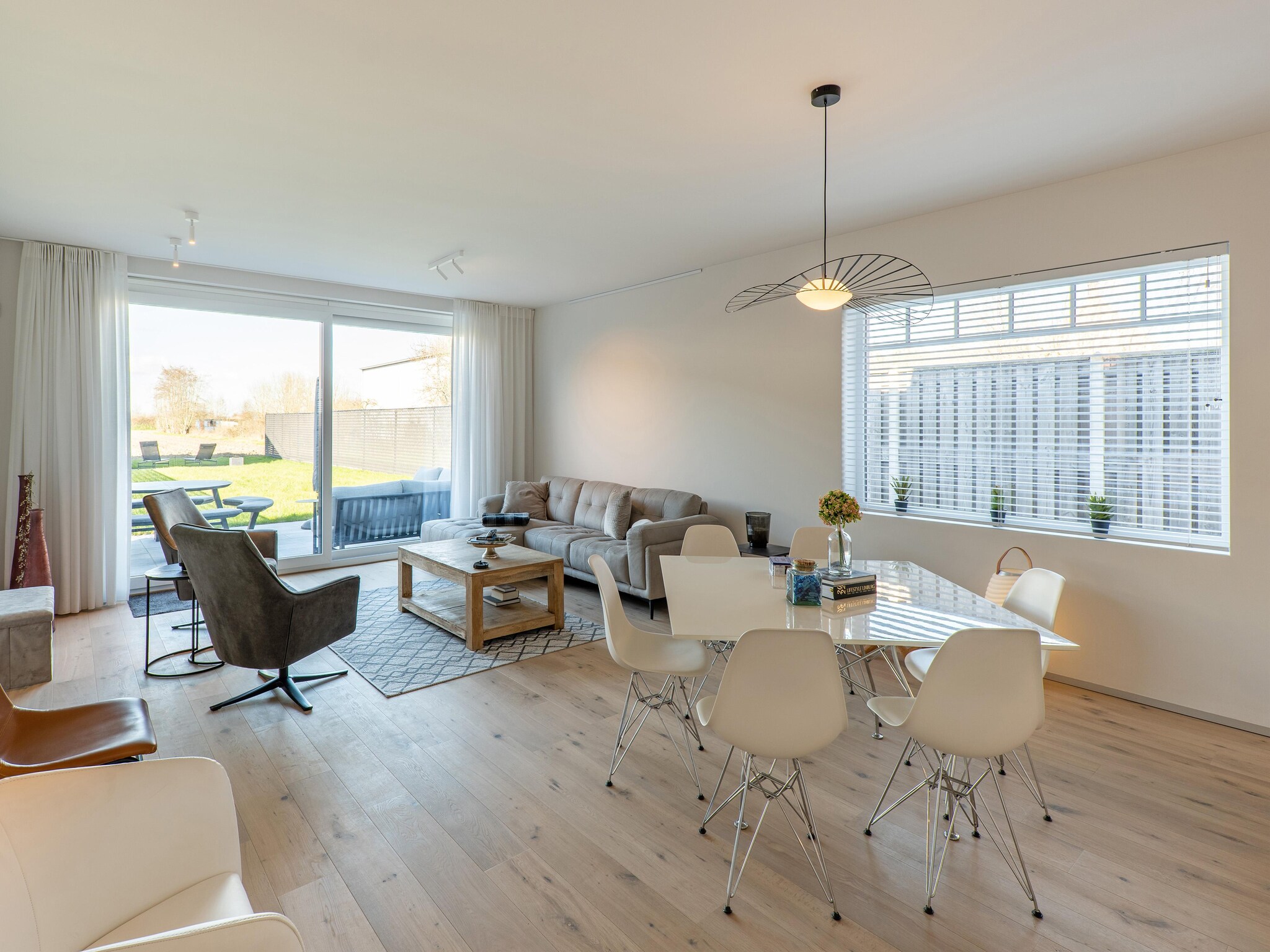Foto's Modern vakantiehuis met tuin - Belvilla by Oyo