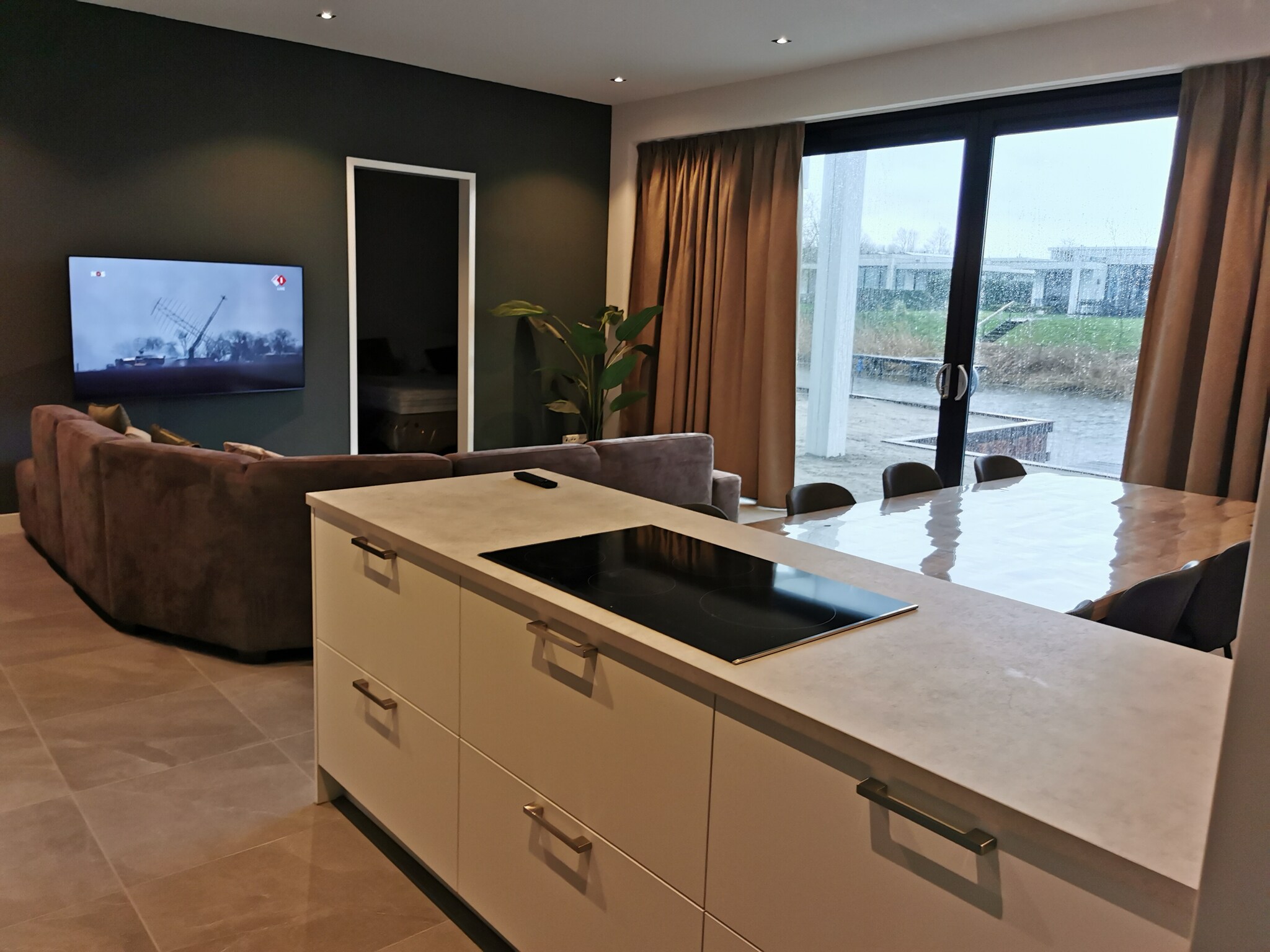 Foto's Heerlijke villa in Harderhaven met een terras - Belvilla by Oyo