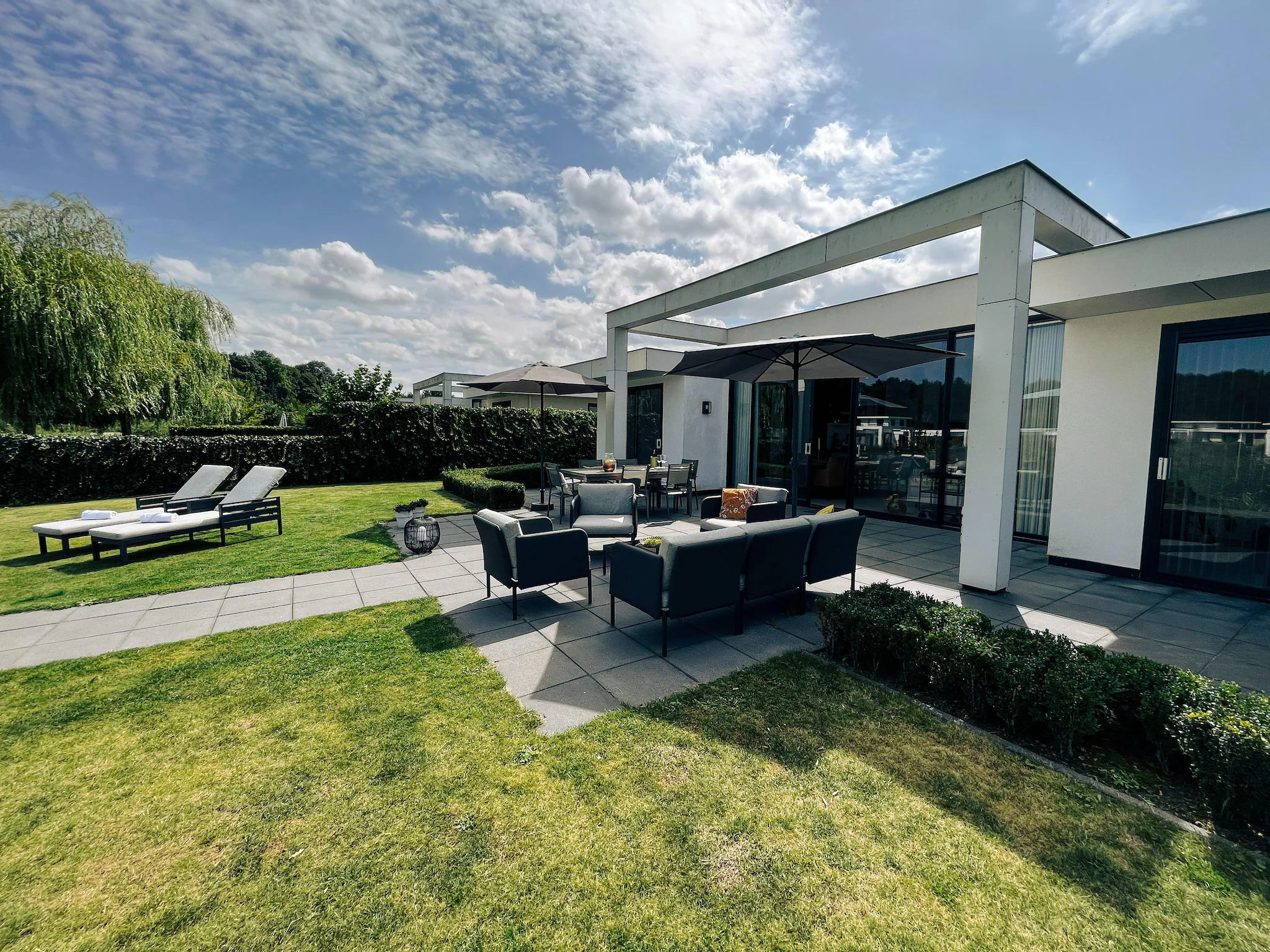 Foto's Luxe vakantiehuis in Zeewolde met tuin en bubbelbad - Belvilla by Oyo