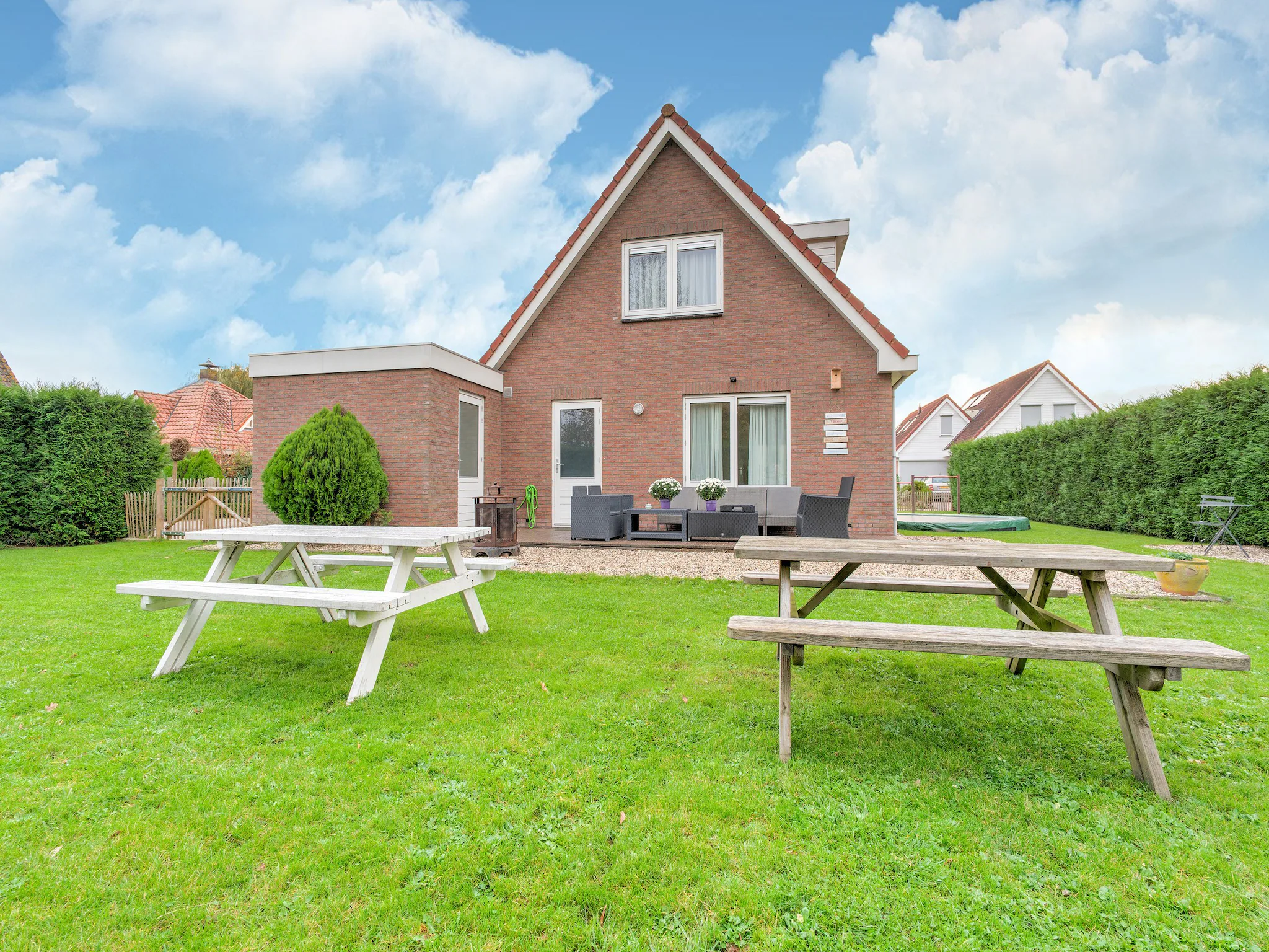 Foto's Aangenaam vakantiehuis in Zeewolde met gedeeld zwembad - Belvilla by Oyo