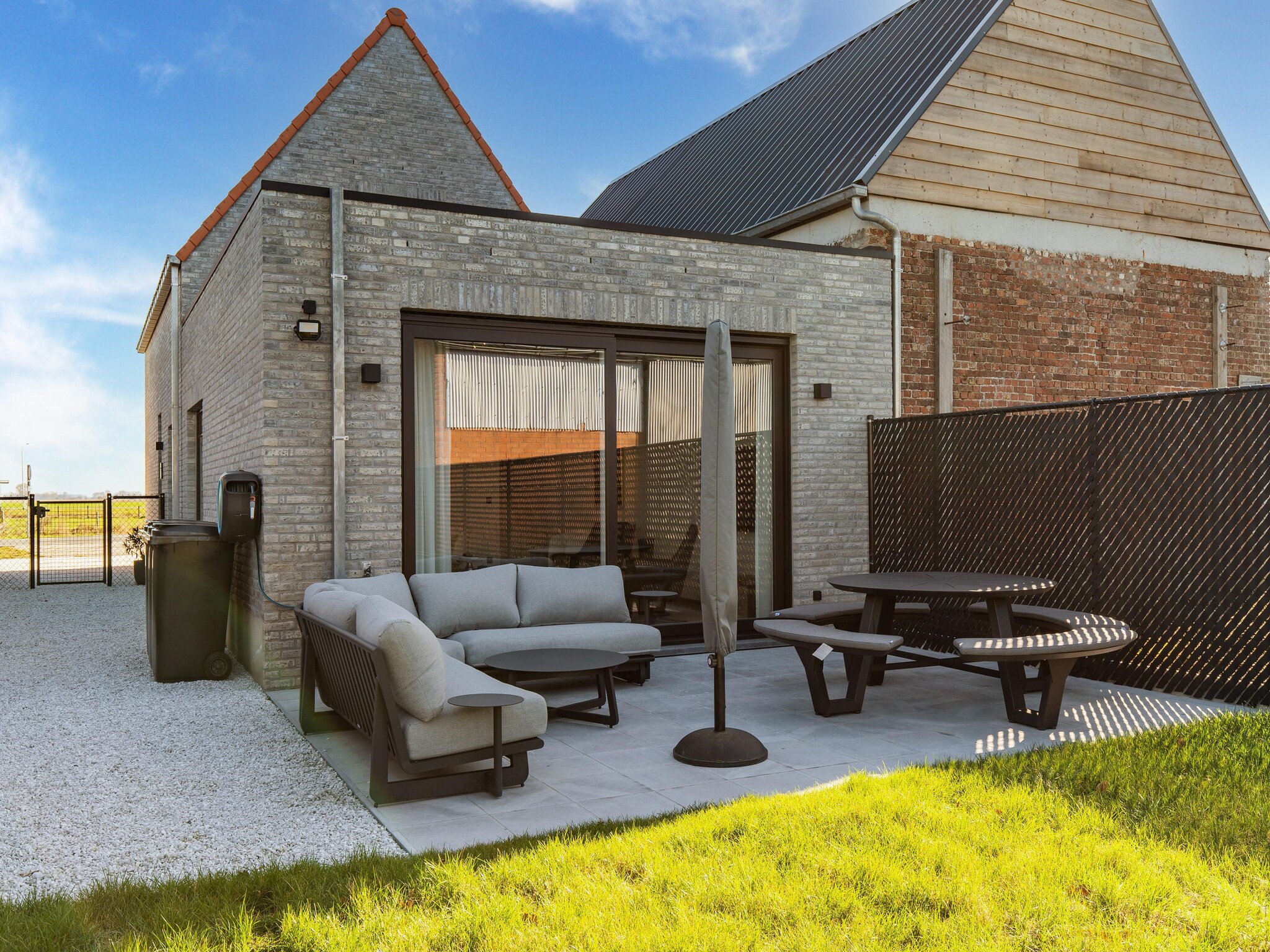 Foto's Modern vakantiehuis met tuin - Belvilla by Oyo